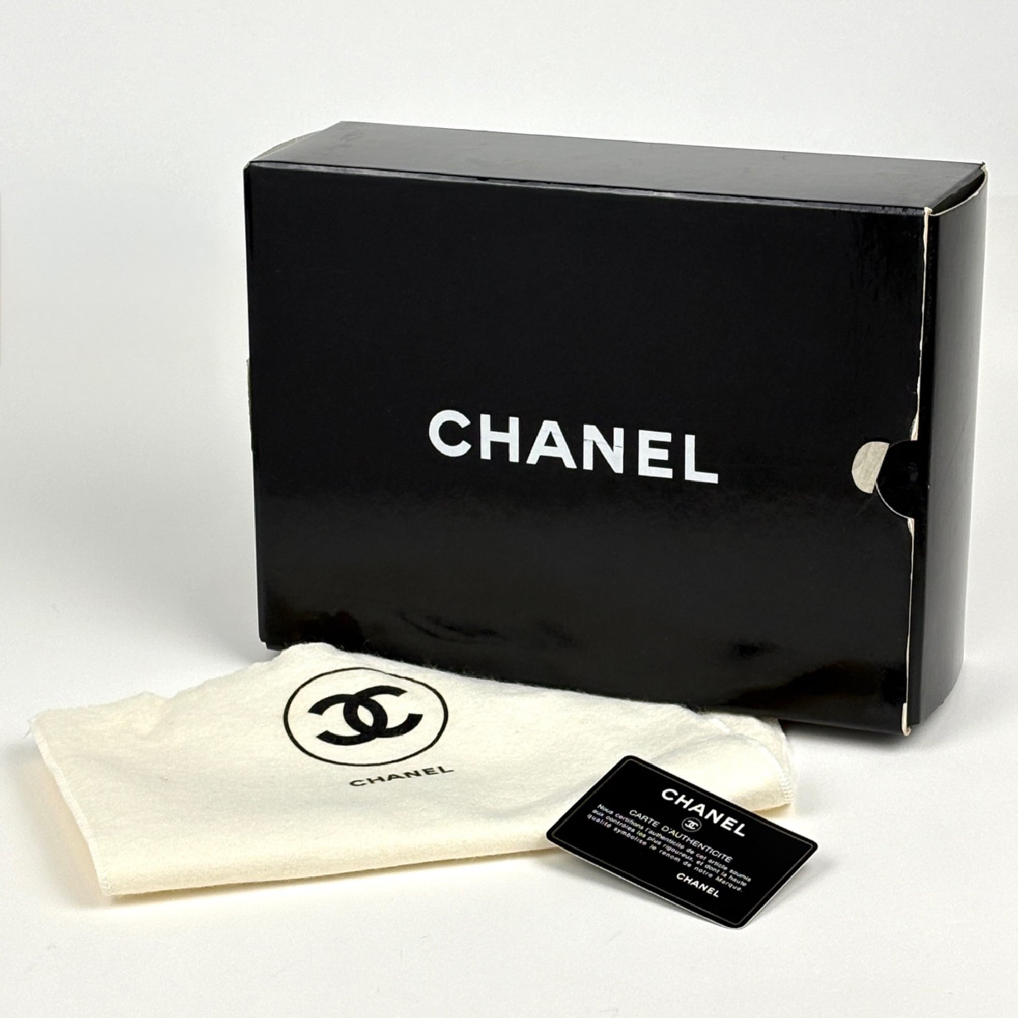 Chanel Matelasse Black Leather Shoulder Bag (Pre-Owned)