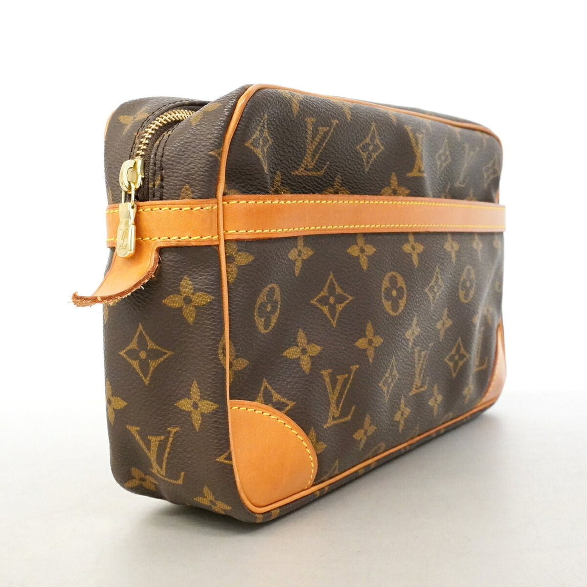Louis Vuitton Brown Clutch Bag (Pre-Owned)