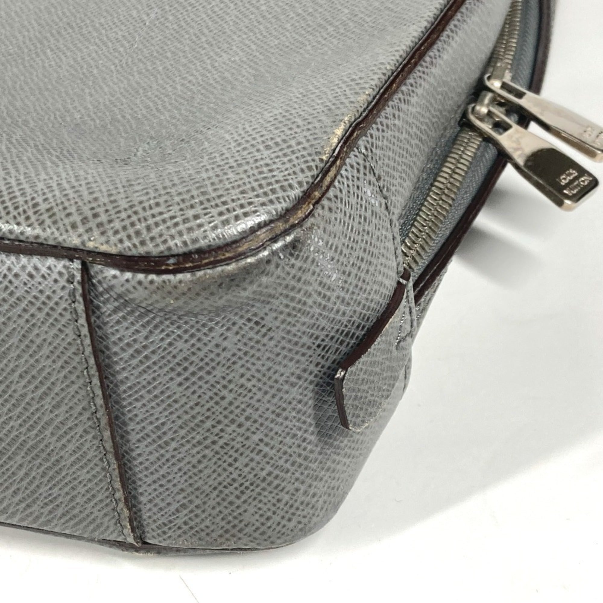 Louis Vuitton Glacier Gray Taiga Leather Handbag Tote Bag (Pre-Owned)