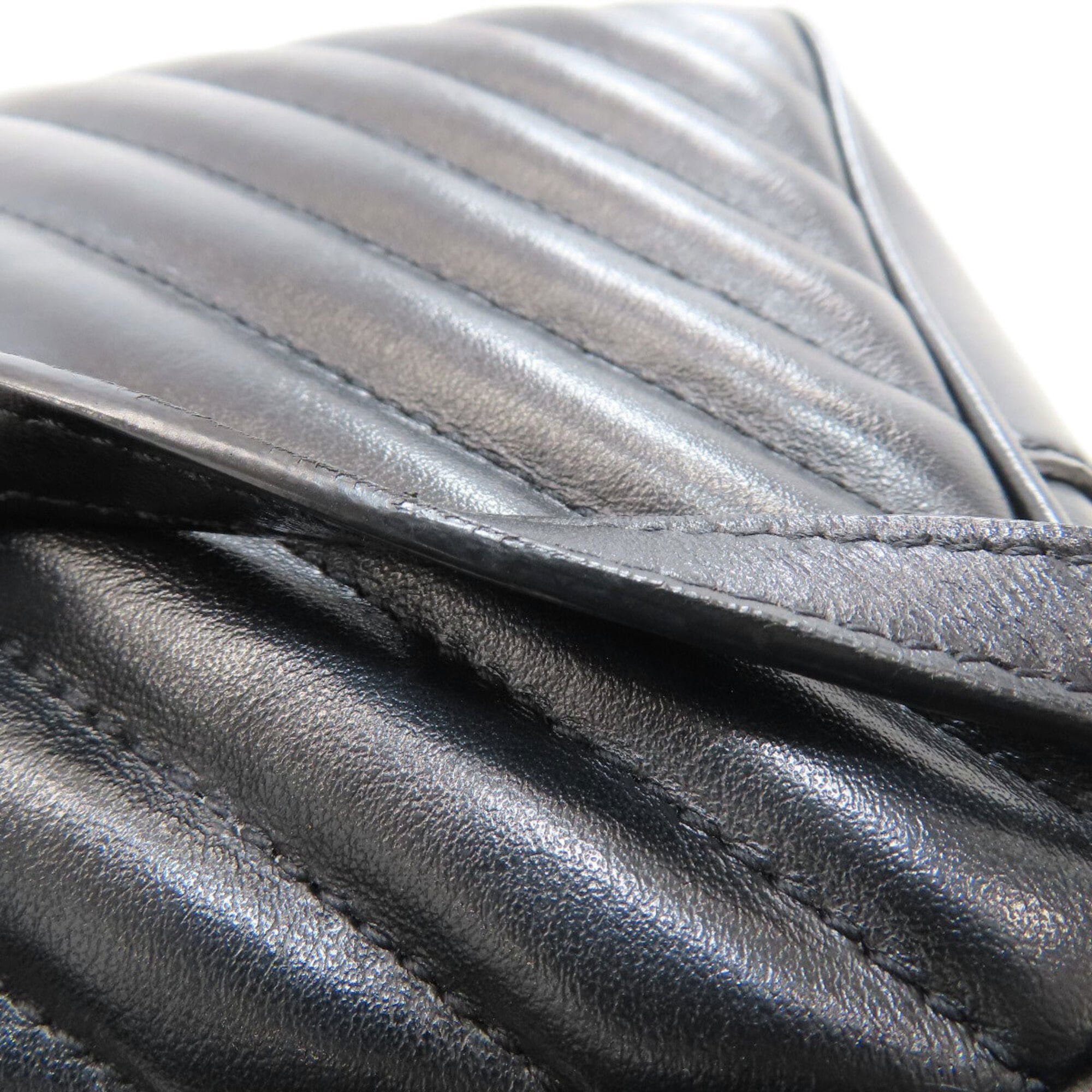 Saint Laurent Black Leather Shoulder Bag (Pre-Owned)