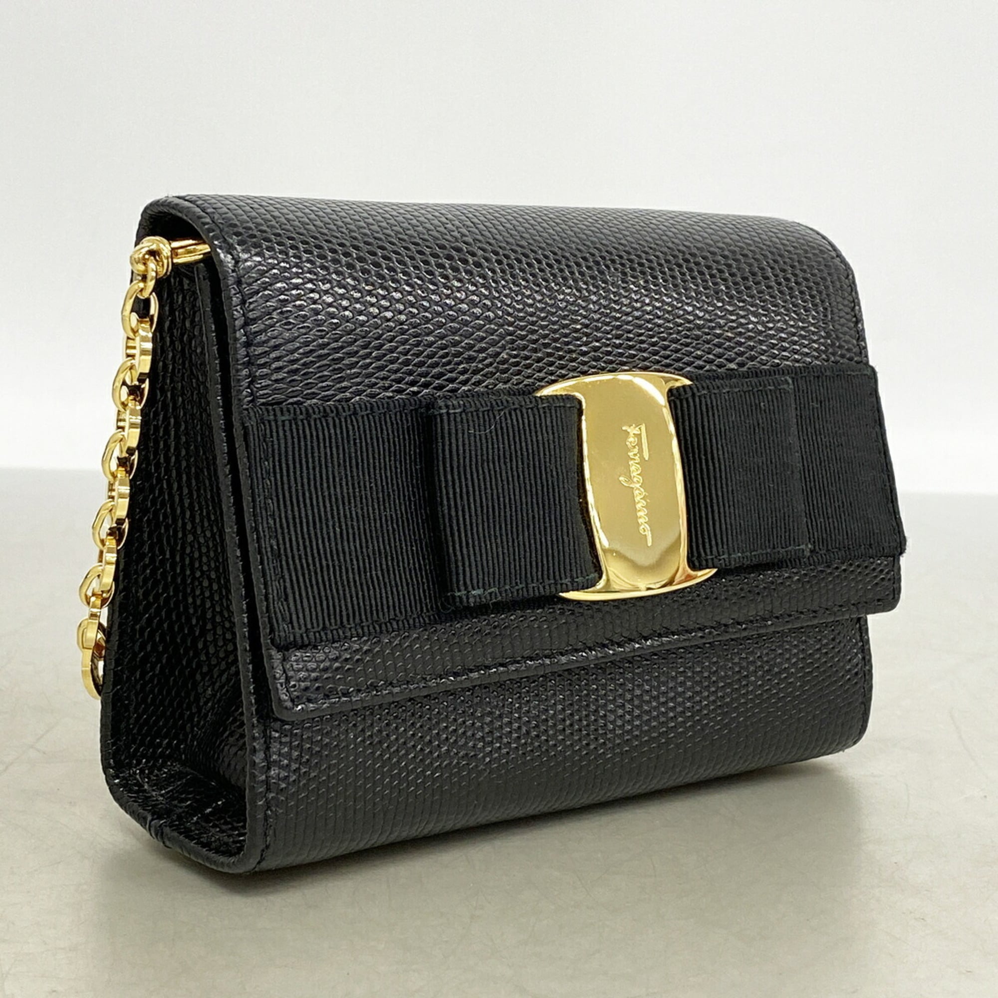 Salvatore Ferragamo Black Leather Shoulder Bag (Pre-Owned)