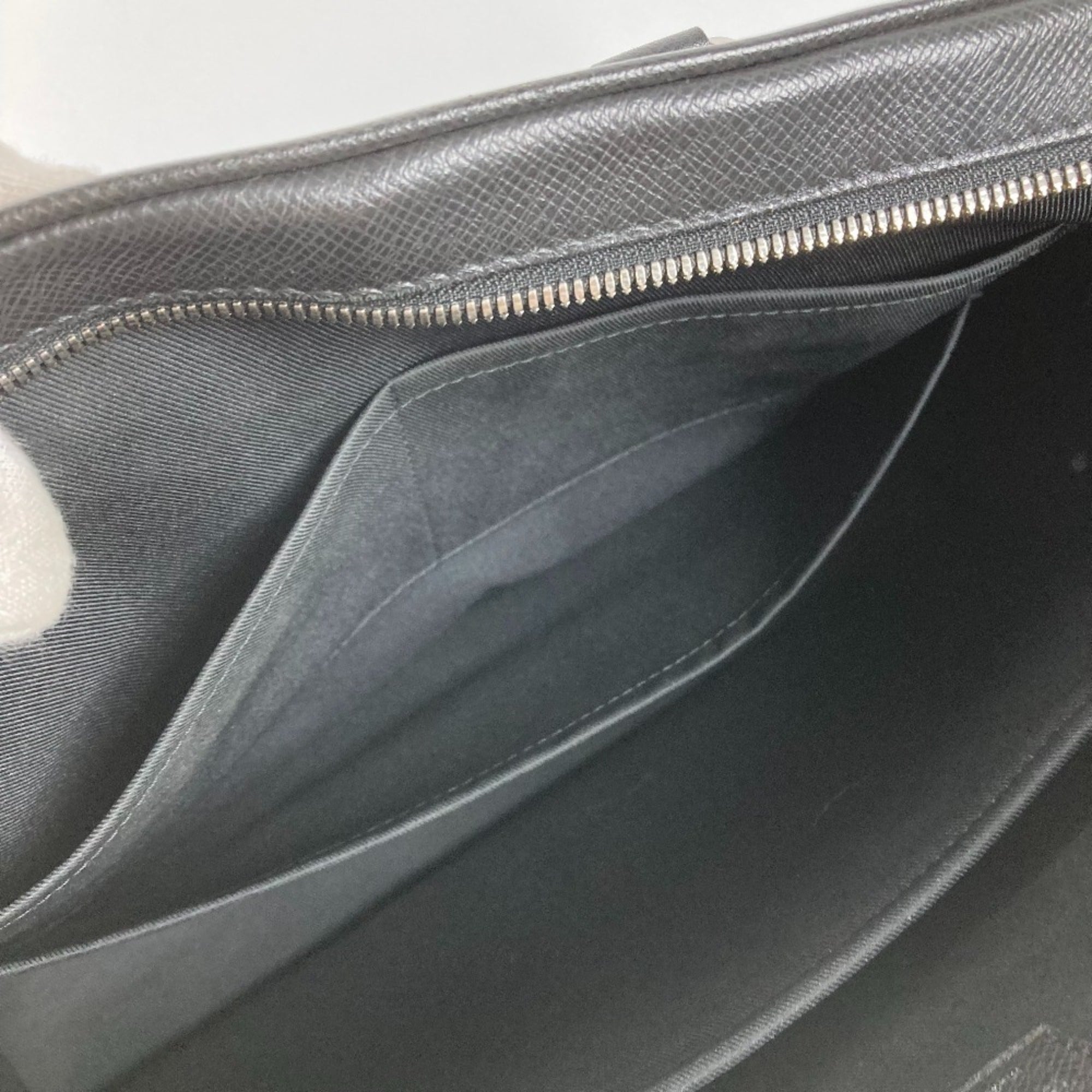Louis Vuitton Ardoise Black Taiga Leather Briefcase (Pre-Owned)