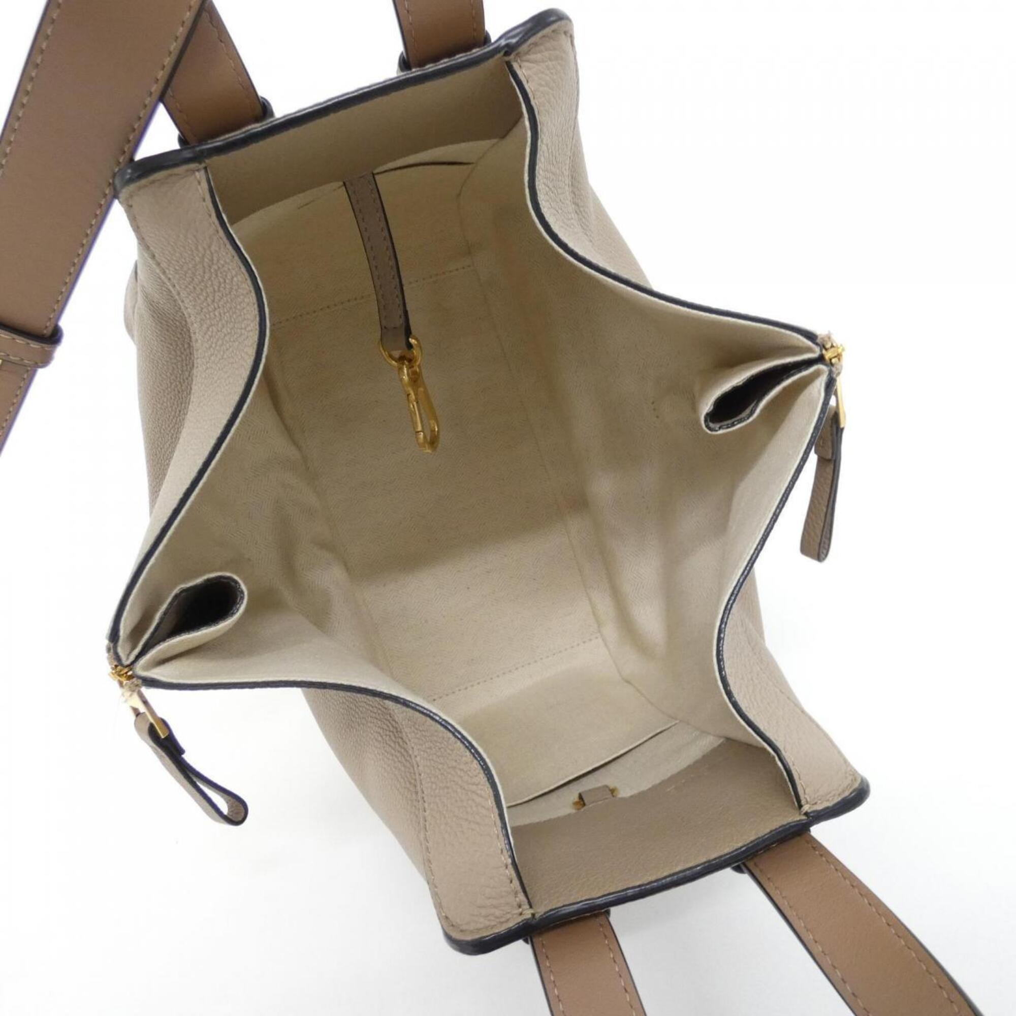 Loewe Sand Leather Shoulder Bag (Pre-Owned)