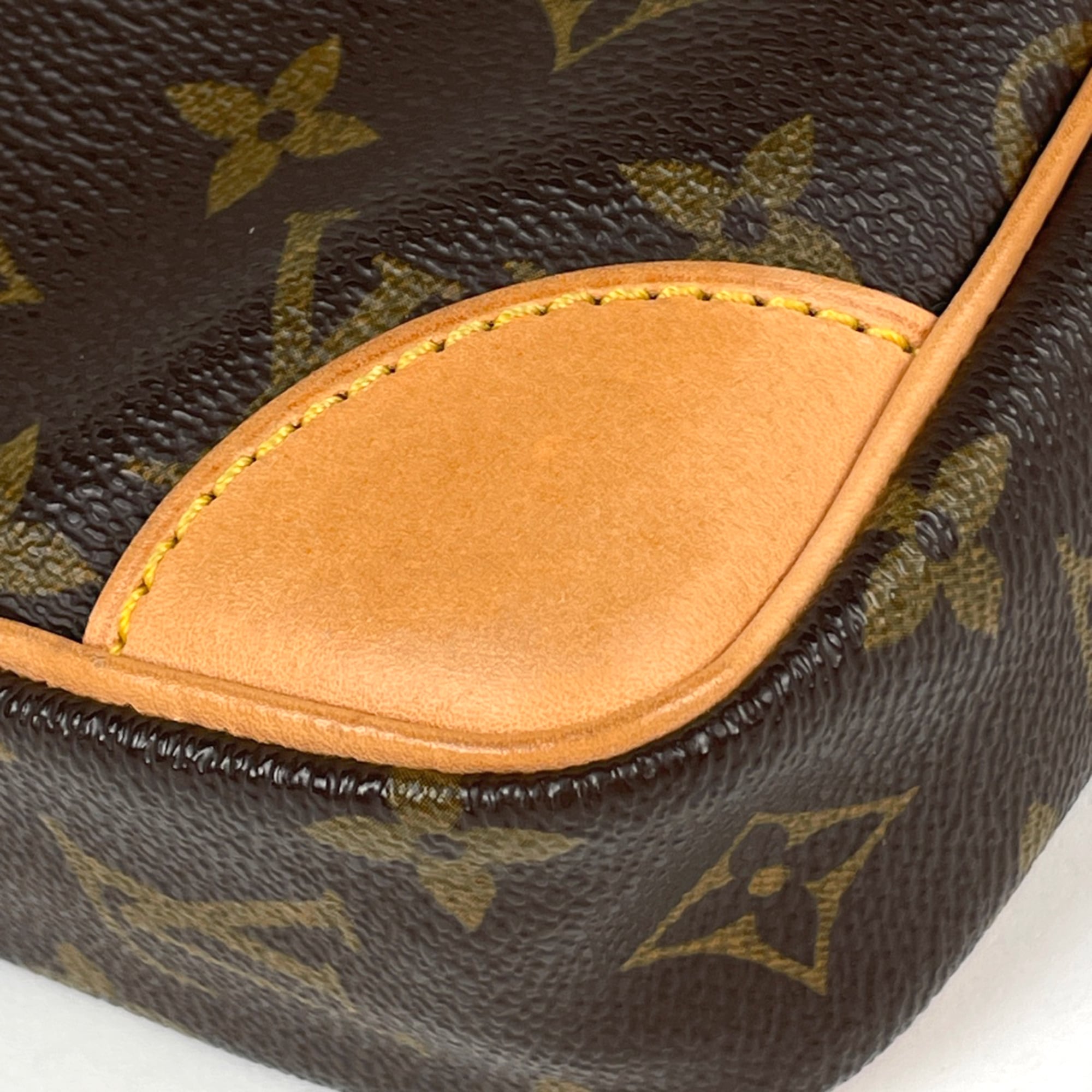 Louis Vuitton Brown Monogram Monogram Shoulder Bag (Pre-Owned)
