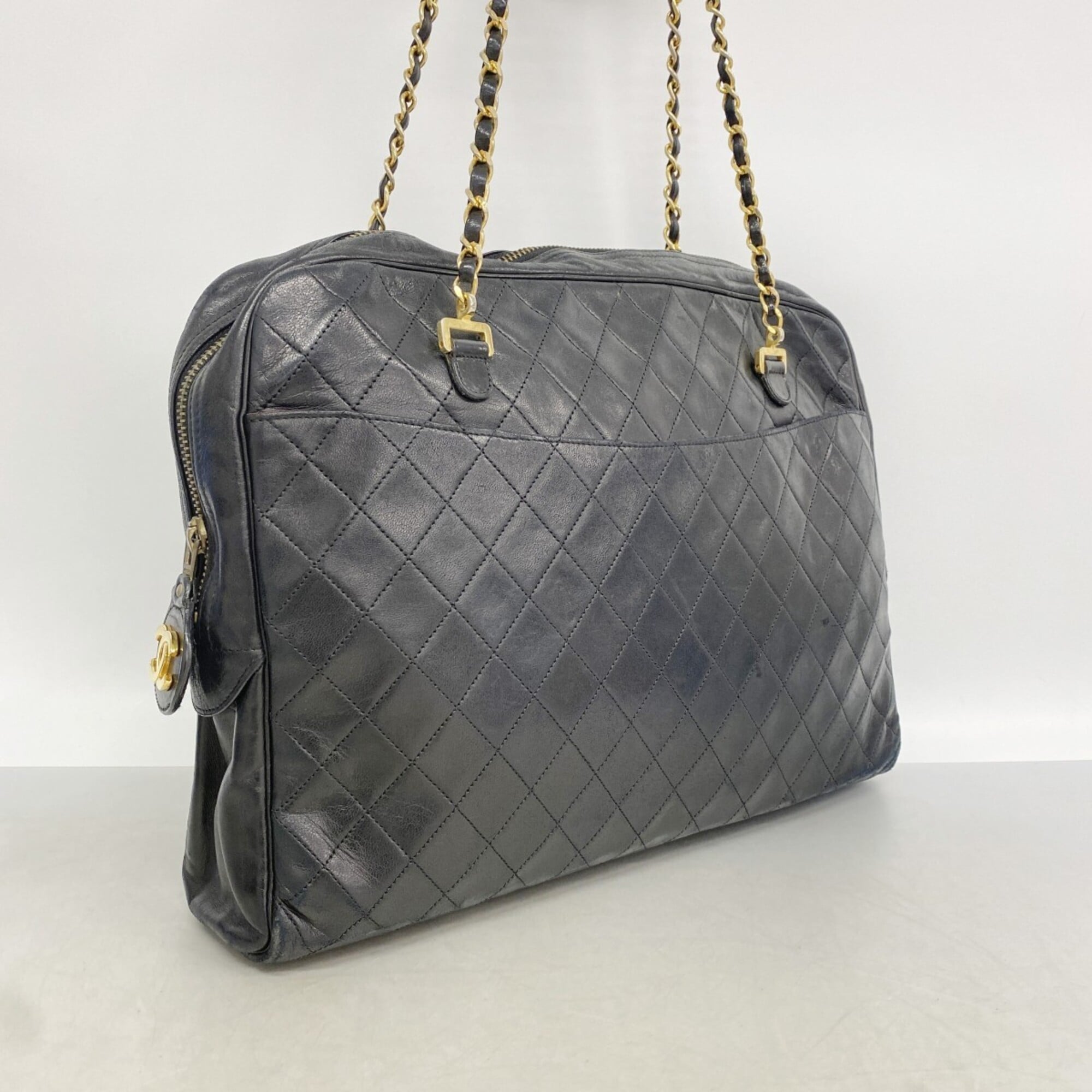 Chanel Black Leather Shoulder Bag (Pre-Owned)