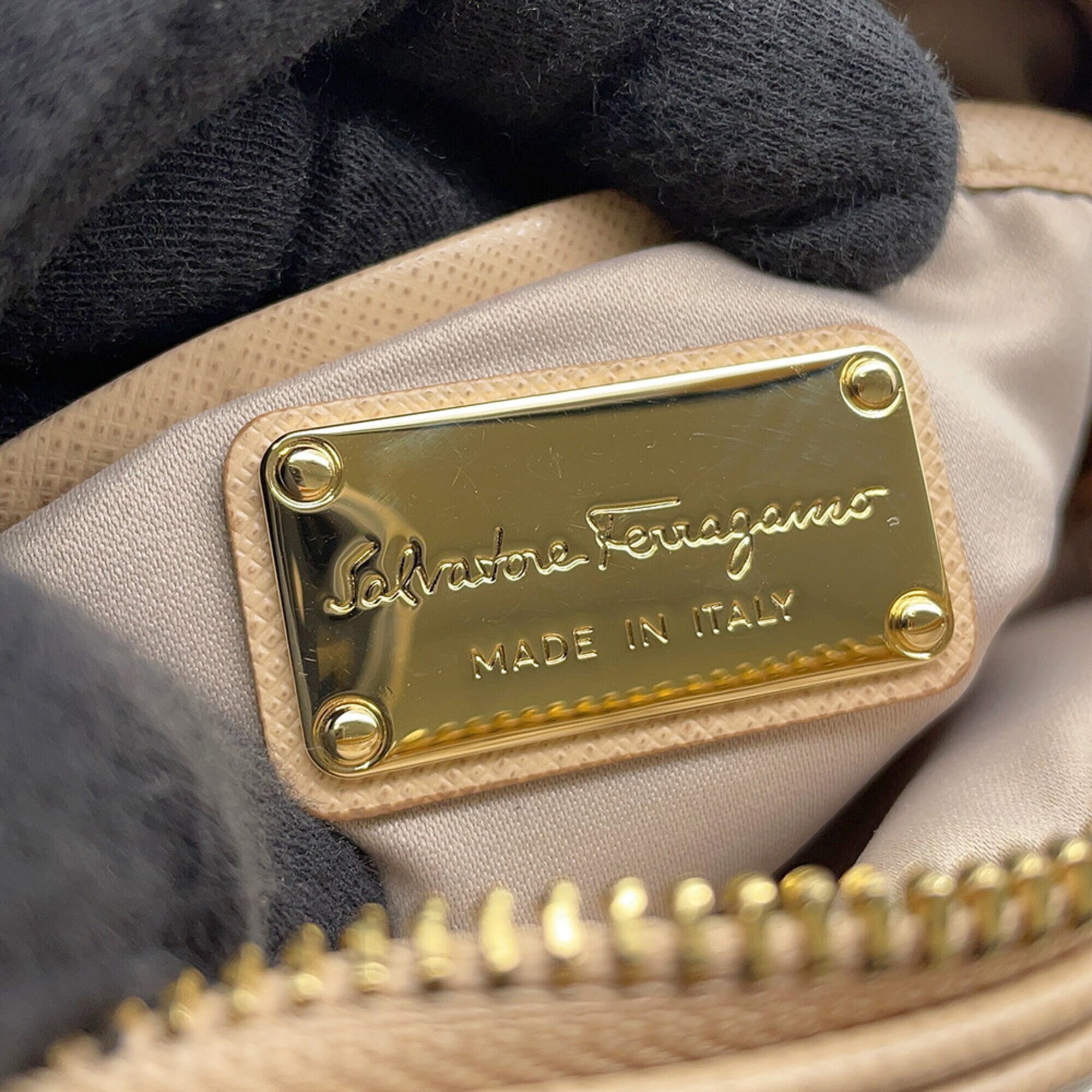 Salvatore Ferragamo Beige Leather Handbag Shoulder Bag (Pre-Owned)