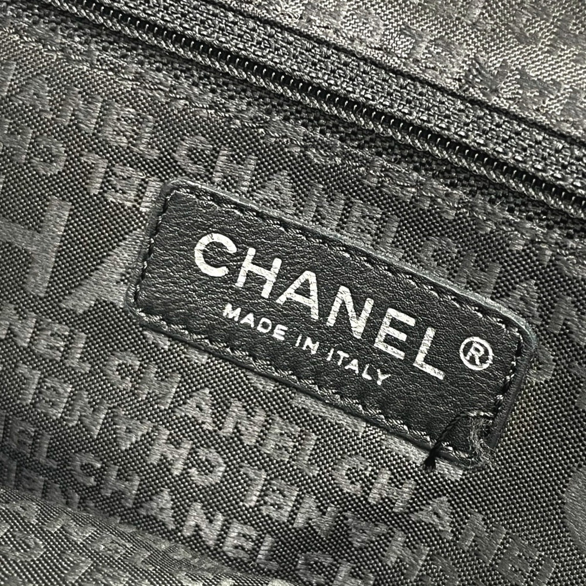 Chanel Gray Tweed Shoulder Bag (Pre-Owned)