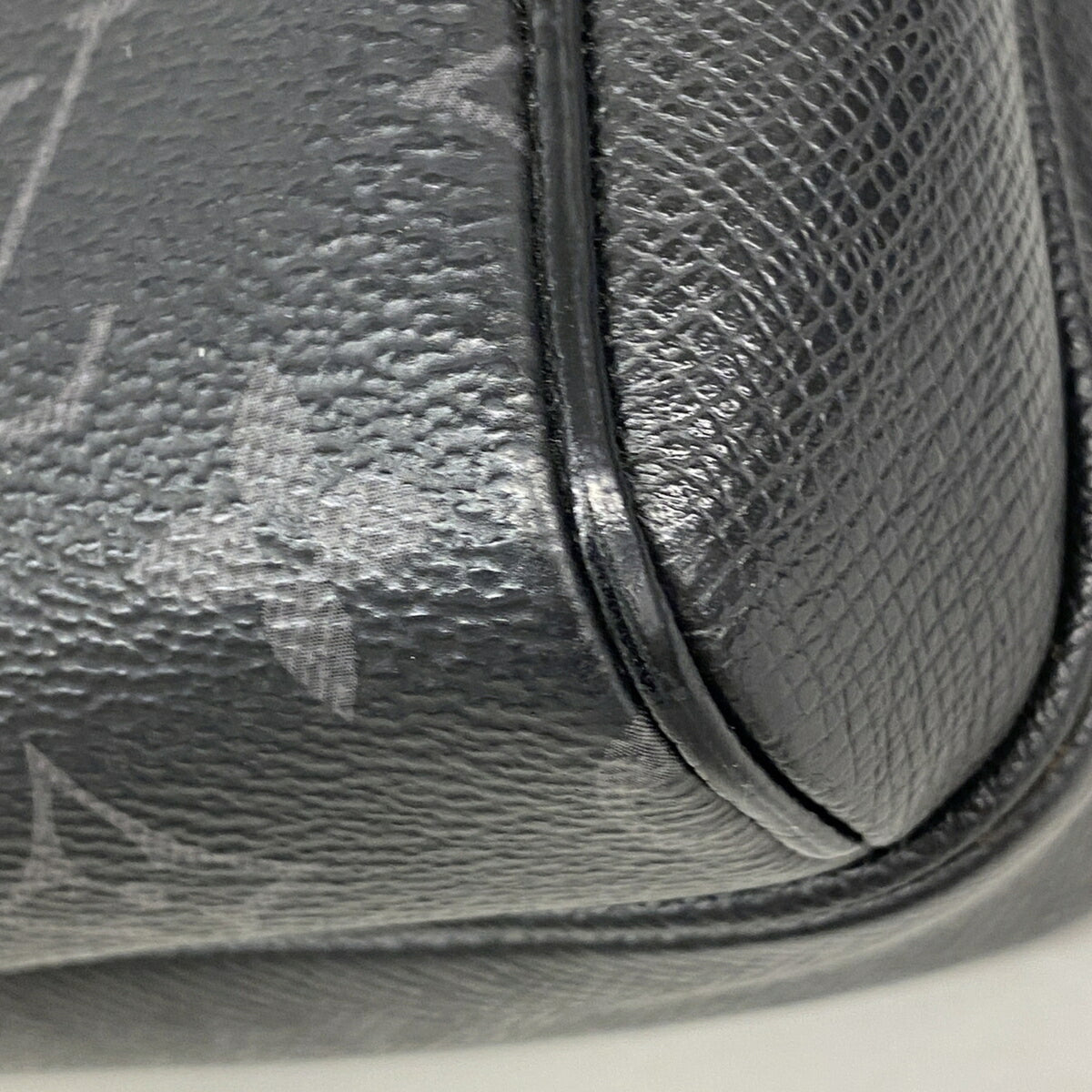 Louis Vuitton Black Shoulder Bag (Pre-Owned)