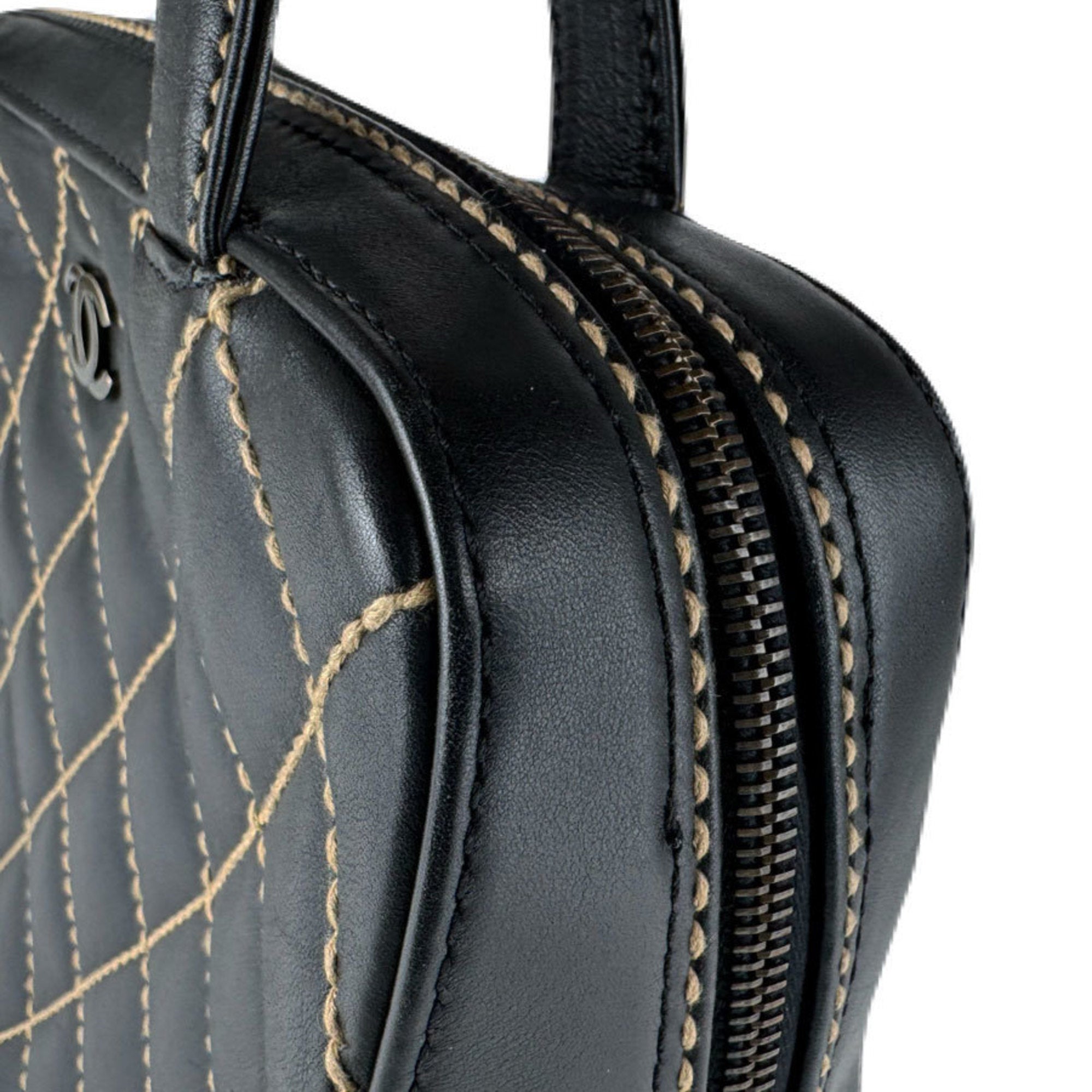 Chanel Black Leather Handbag (Pre-Owned)
