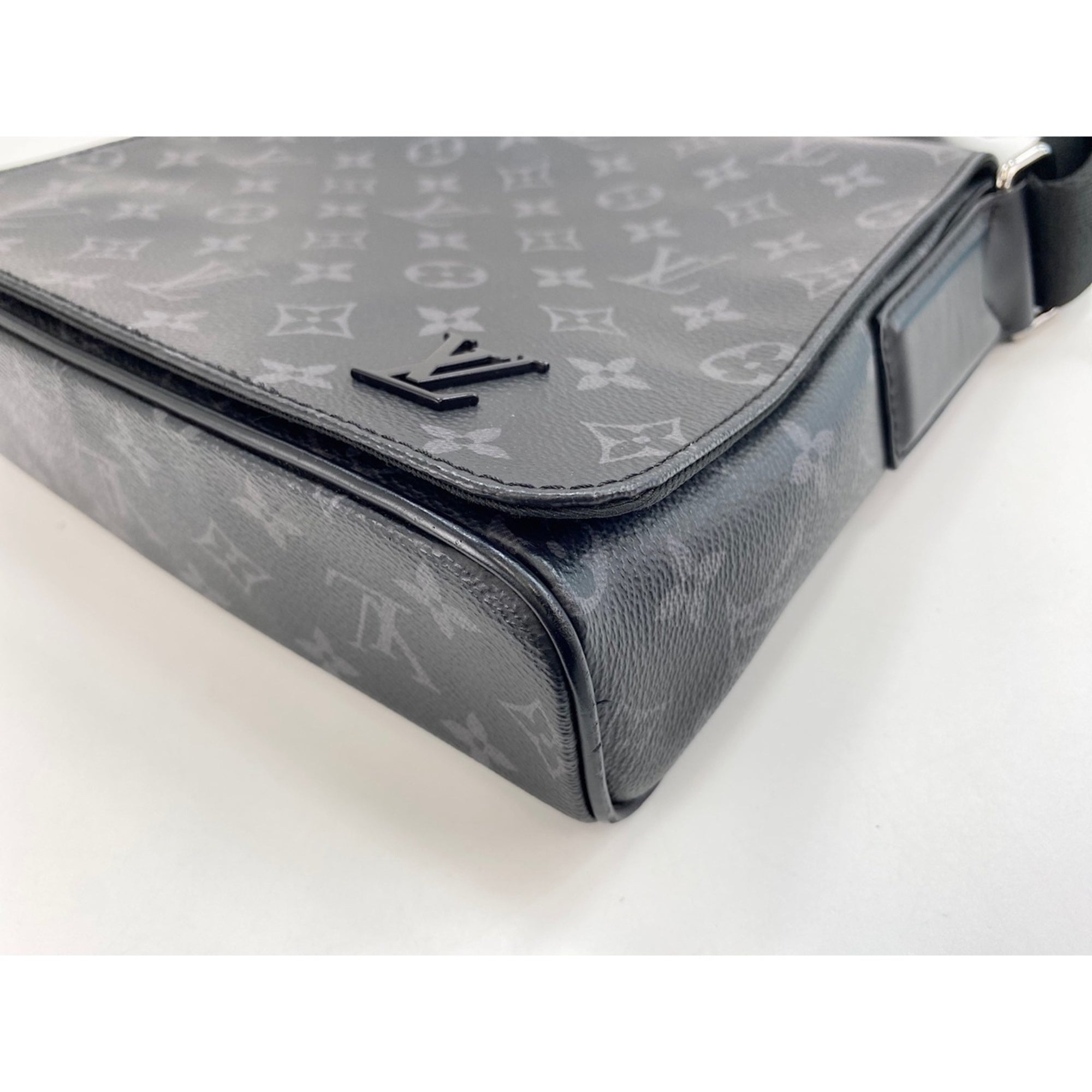 Louis Vuitton Black Shoulder Bag (Pre-Owned)