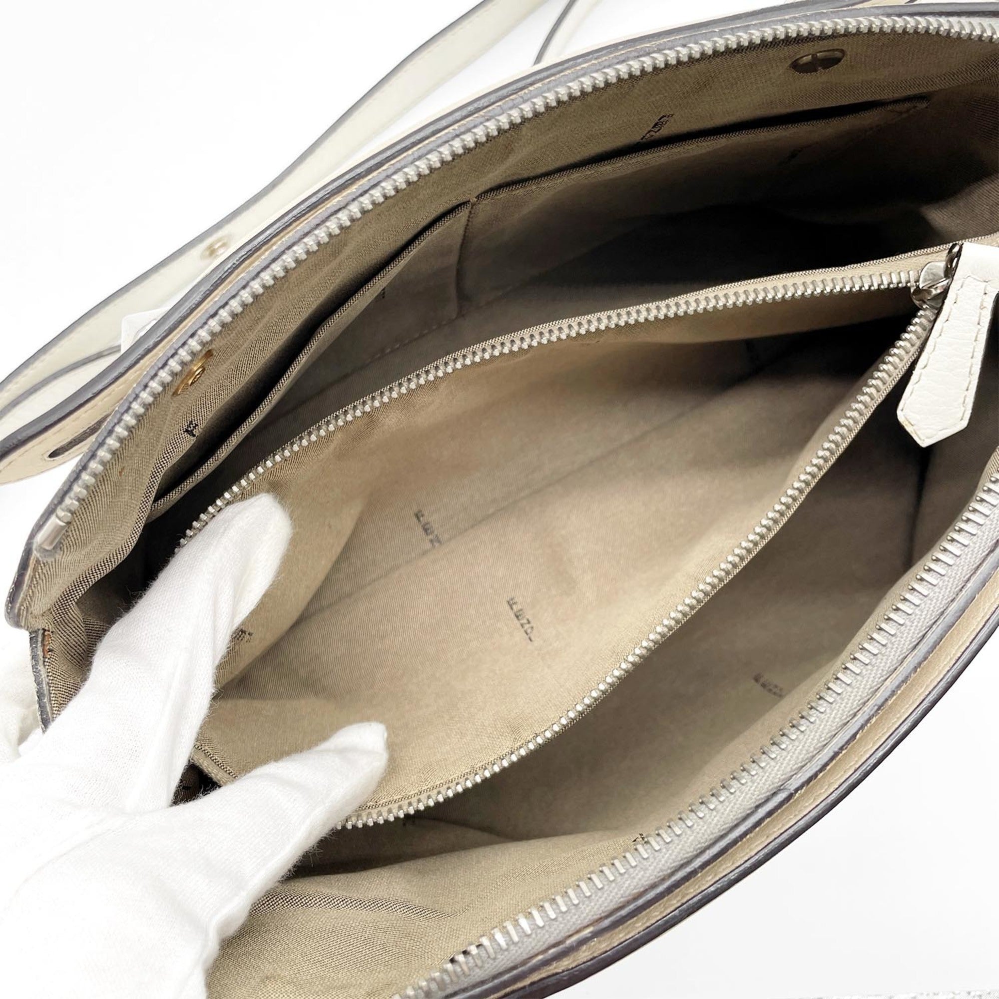 Fendi White Leather Handbag (Pre-Owned)