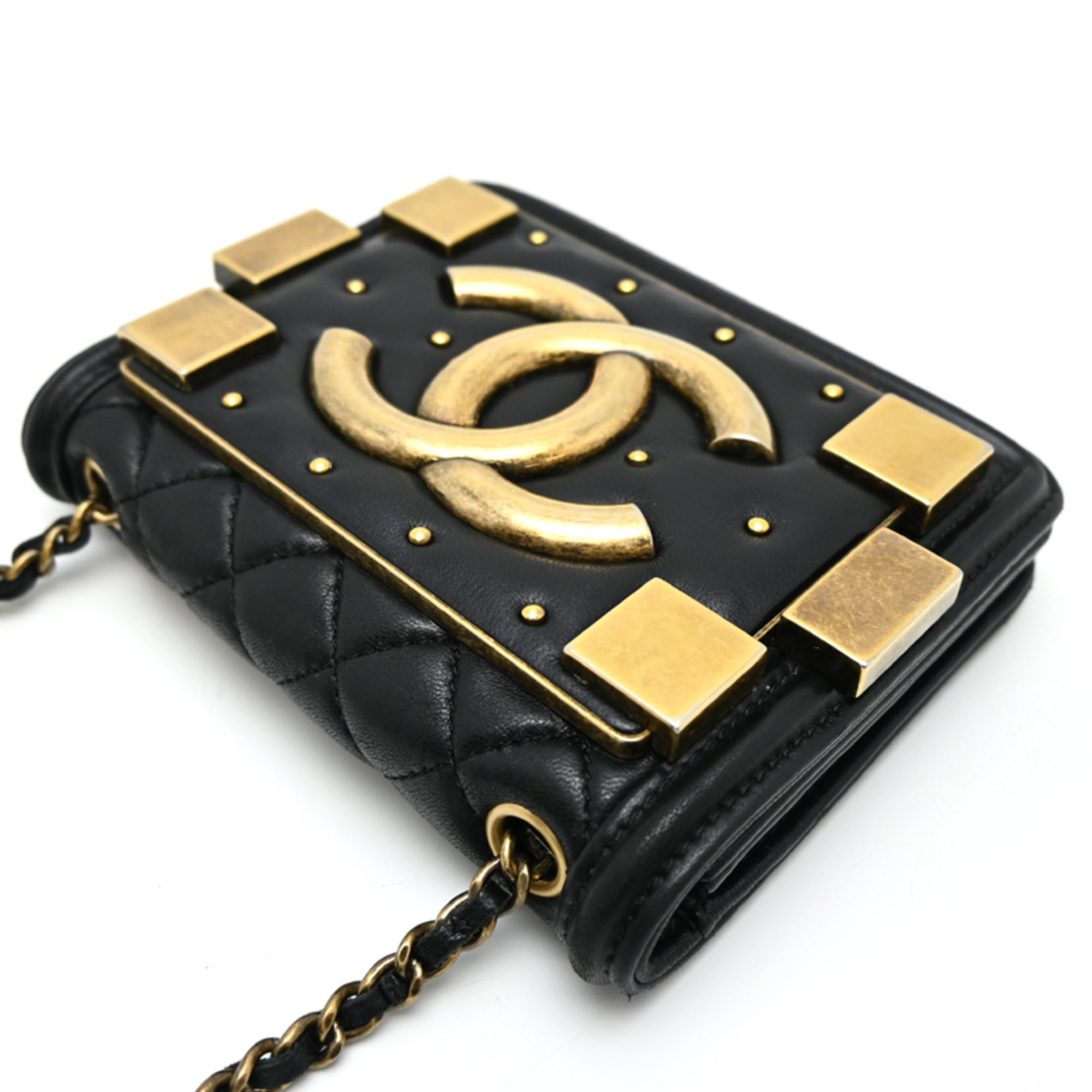 Chanel Black Leather Shoulder Bag (Pre-Owned)