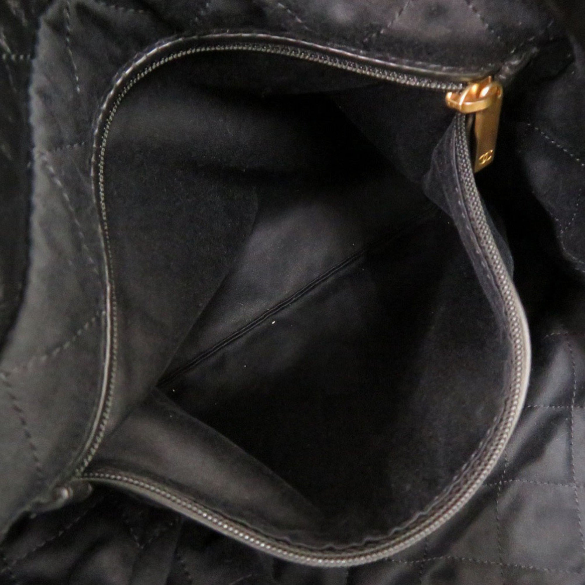 Chanel Black Leather Tote Bag (Pre-Owned)