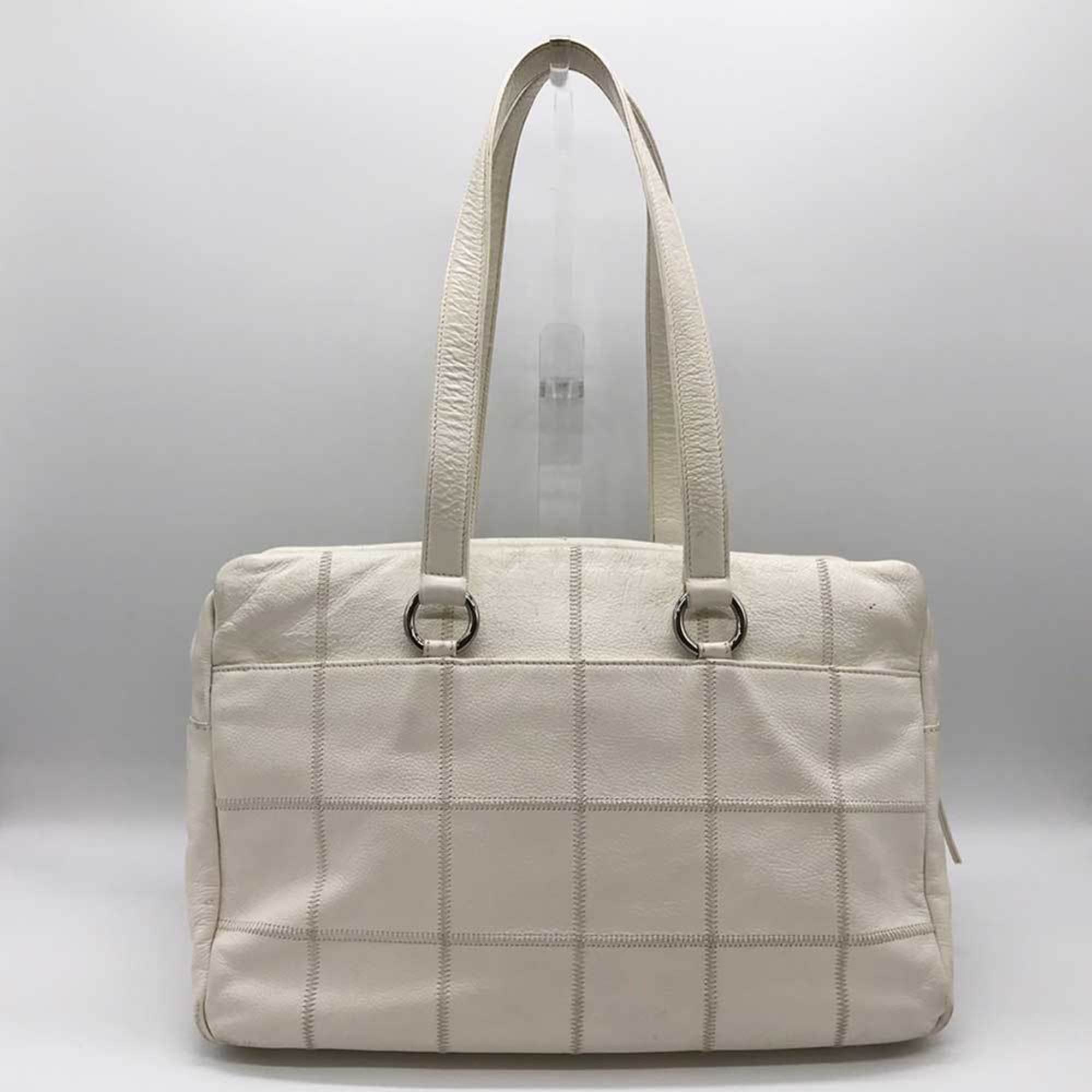 Chanel Chocolate Bar White Leather Boston Bag (Pre-Owned)