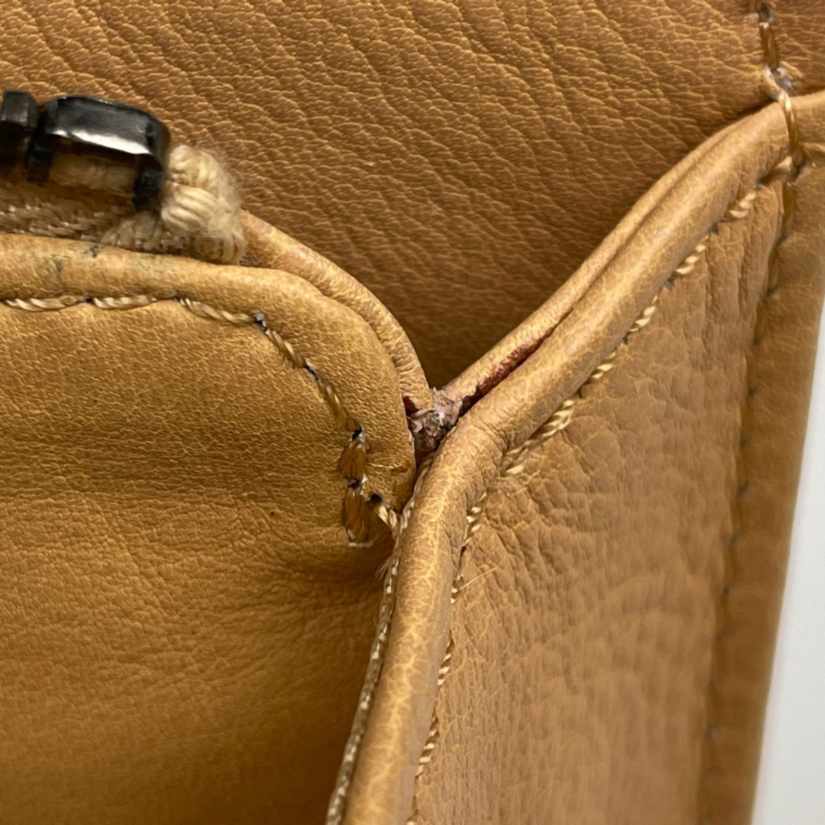 Chanel Beige Leather Handbag (Pre-Owned)
