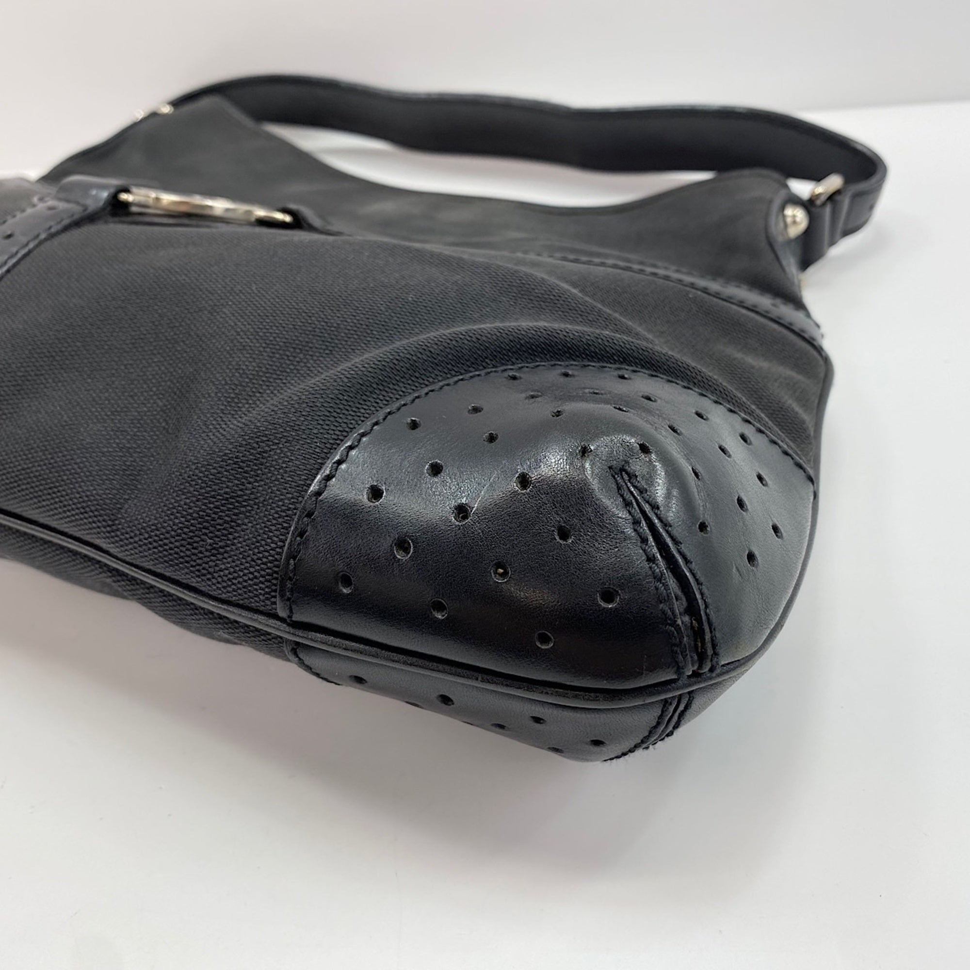 Gucci Black Shoulder Bag (Pre-Owned)
