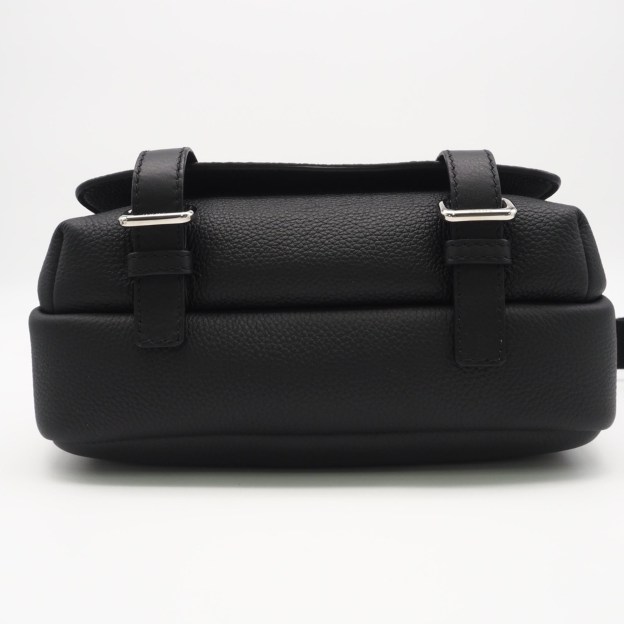 Loewe Black Leather Messenger Bag Shoulder Bag (Pre-Owned)
