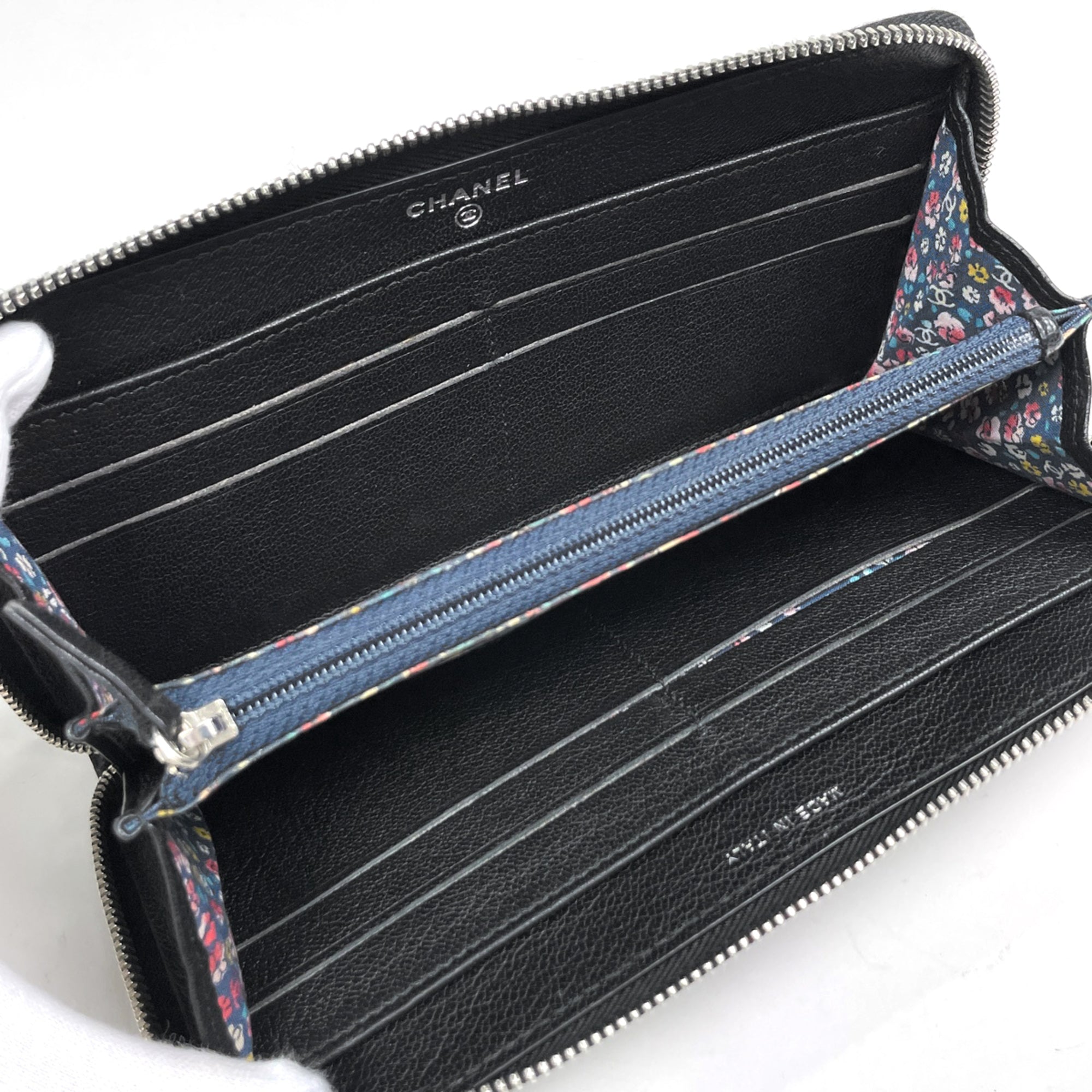 Chanel Black Leather Long Wallet (Bi-Fold) (Pre-Owned)