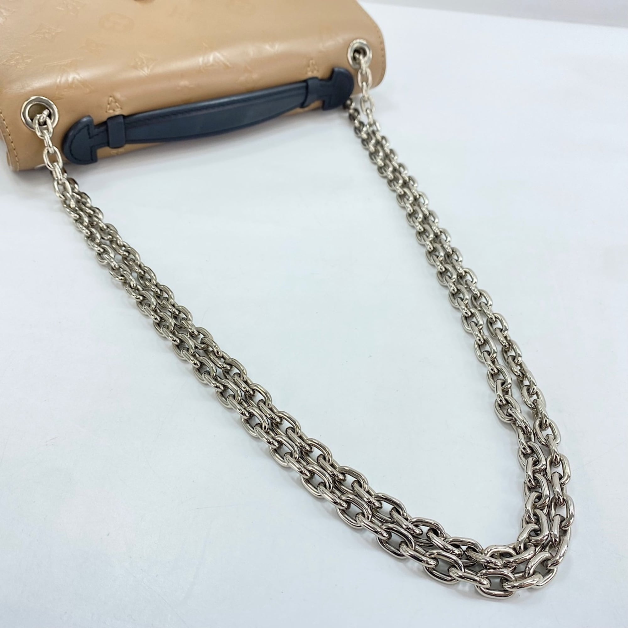 Louis Vuitton Beige Shoulder Bag (Pre-Owned)