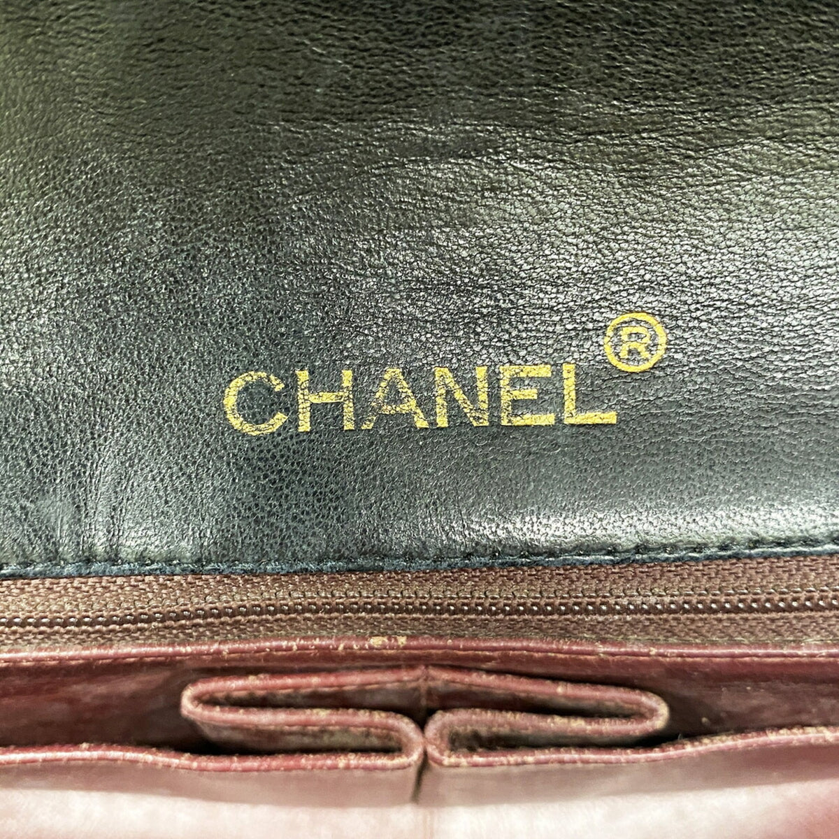Chanel Black Leather Shoulder Bag (Pre-Owned)
