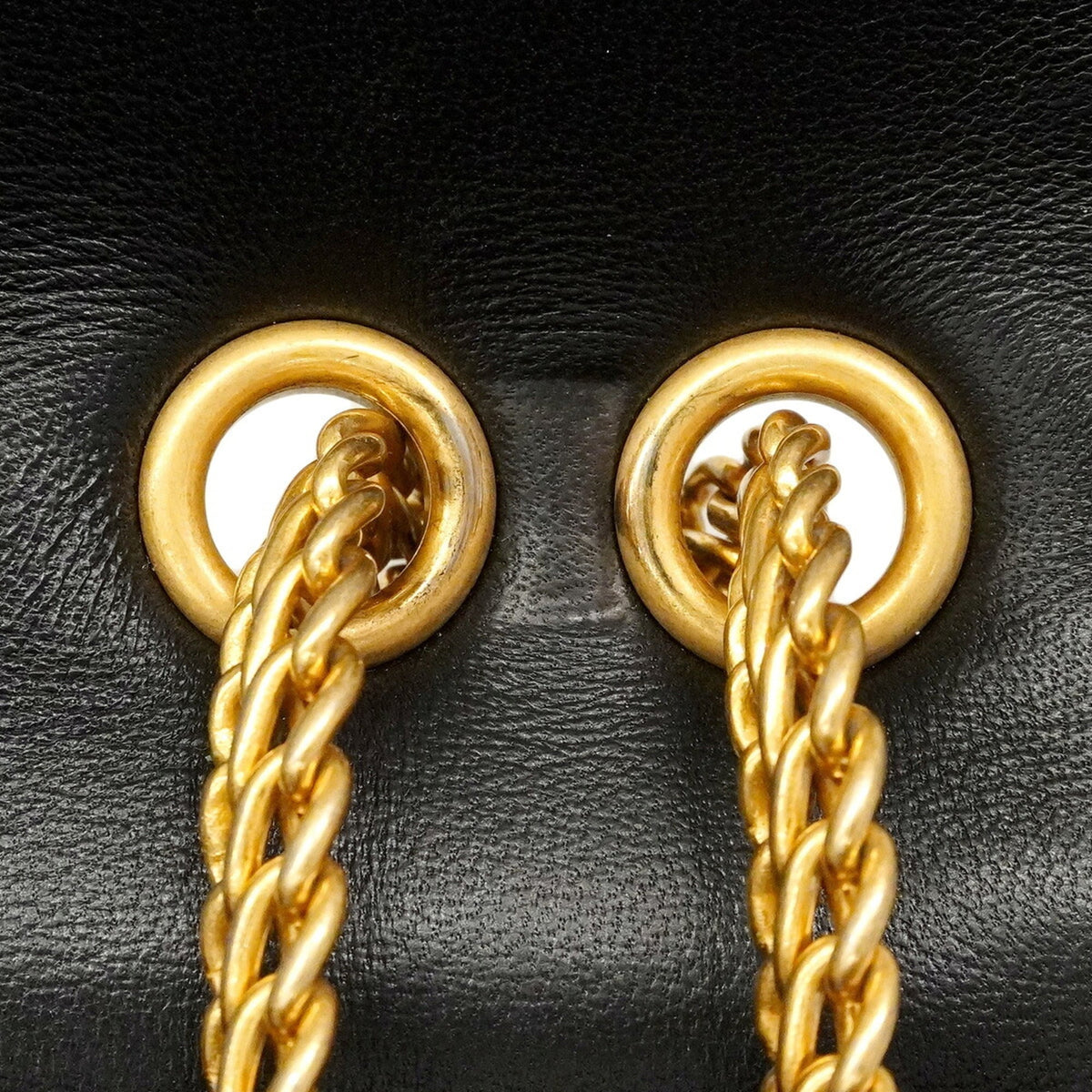 Chanel Black Leather Shoulder Bag (Pre-Owned)