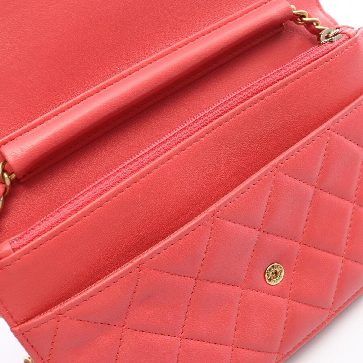 Chanel Pink Leather Handbag Shoulder Bag (Pre-Owned)