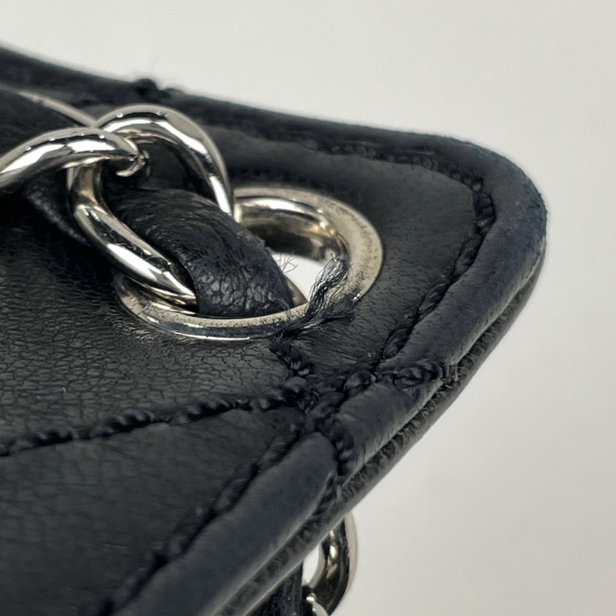 Chanel Matelasse Black Leather Shoulder Bag (Pre-Owned)
