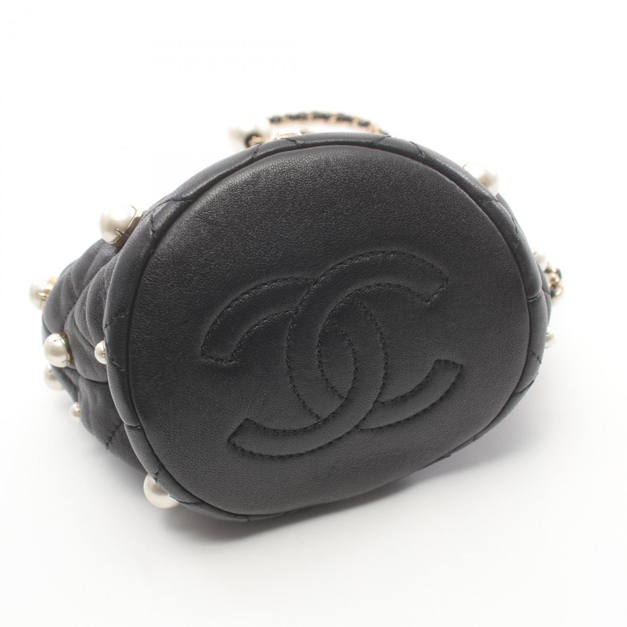 Chanel Black Leather Shoulder Bag (Pre-Owned)