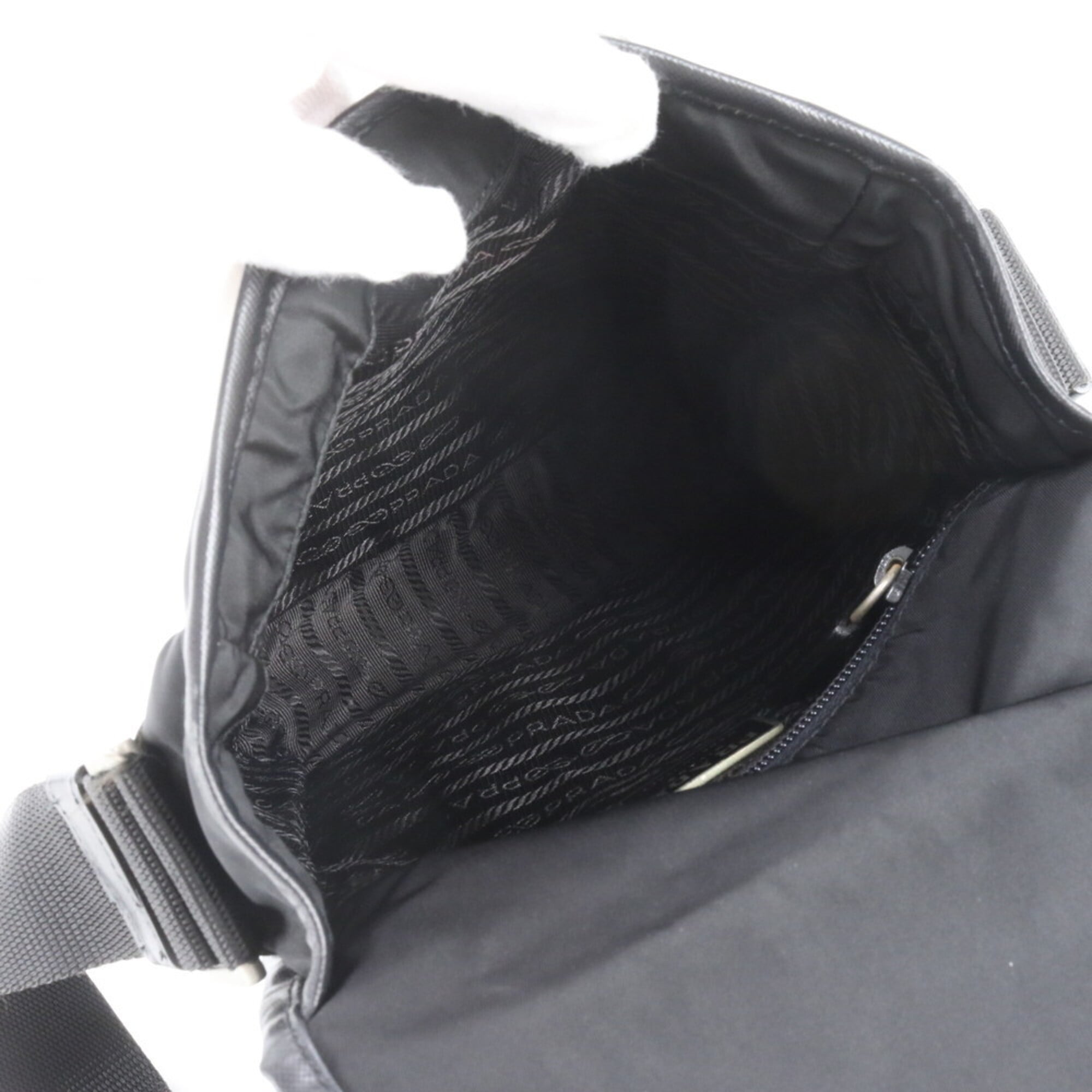 Prada Black Leather Nylon Messenger Bag Shoulder Bag (Pre-Owned)