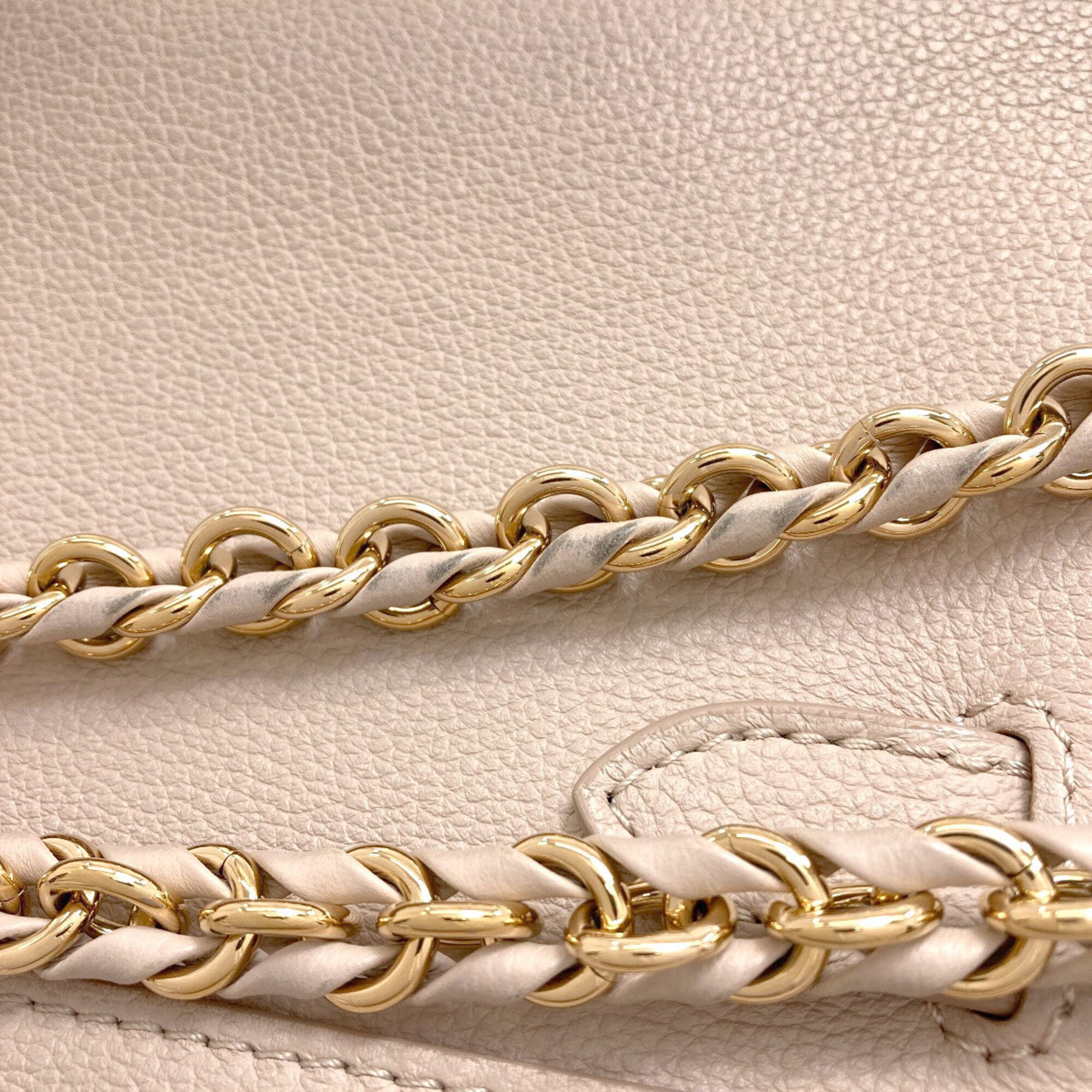 Louis Vuitton Grayish Leather Handbag (Pre-Owned)