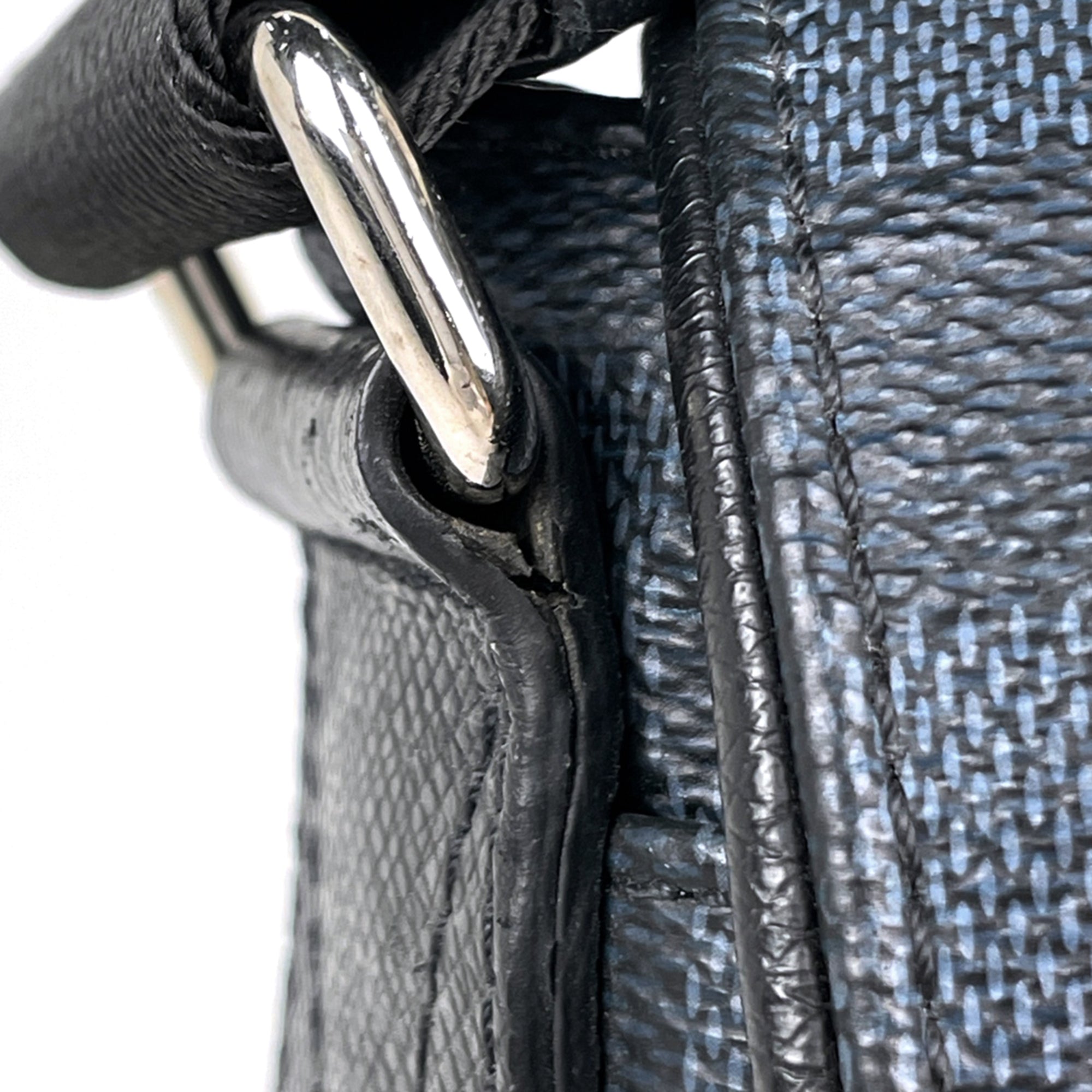 Louis Vuitton Black Navy Noir Taiga Leather Shoulder Bag (Pre-Owned)