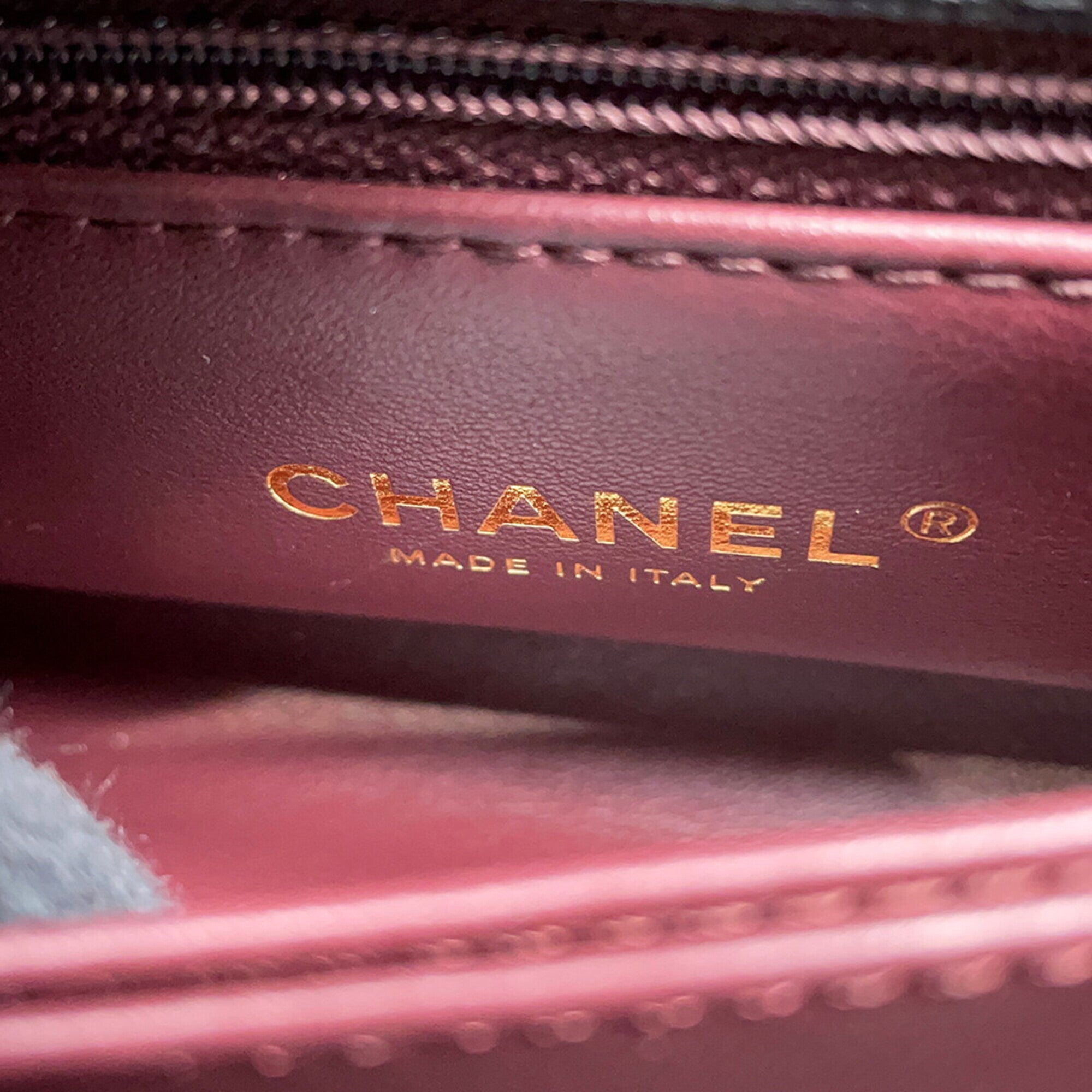 Chanel Matelasse Black Grained Calfskin Handbag (Pre-Owned)