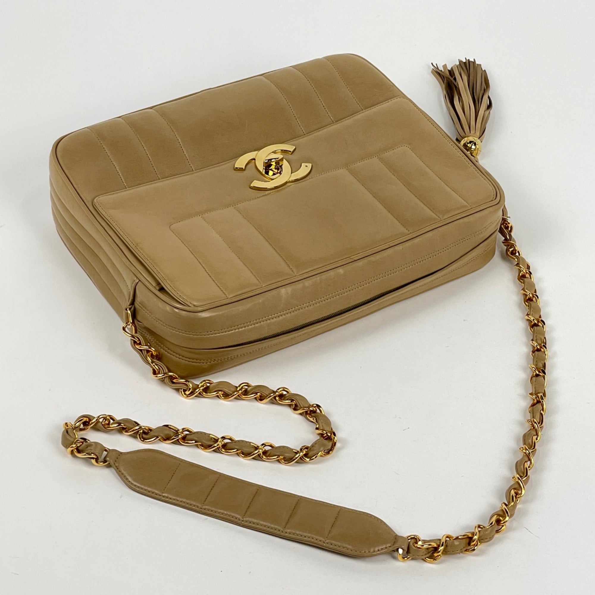 Chanel Beige Leather Shoulder Bag (Pre-Owned)