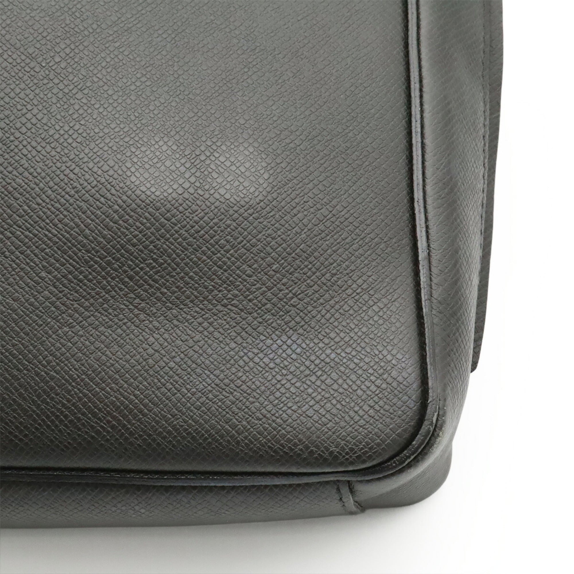 Louis Vuitton Ardoise Black Taiga Leather Handbag Shoulder Bag (Pre-Owned)