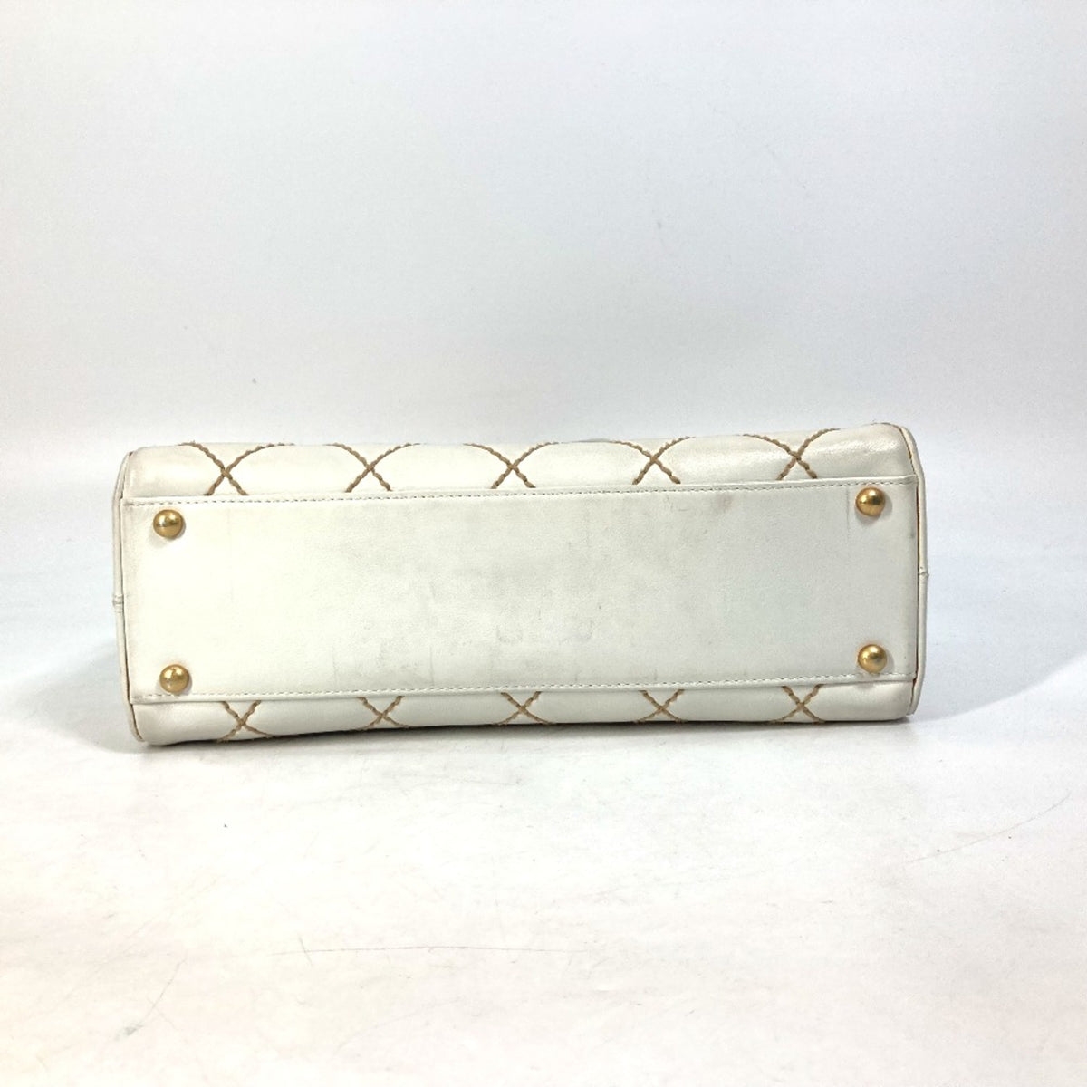 Chanel White Leather Handbag (Pre-Owned)