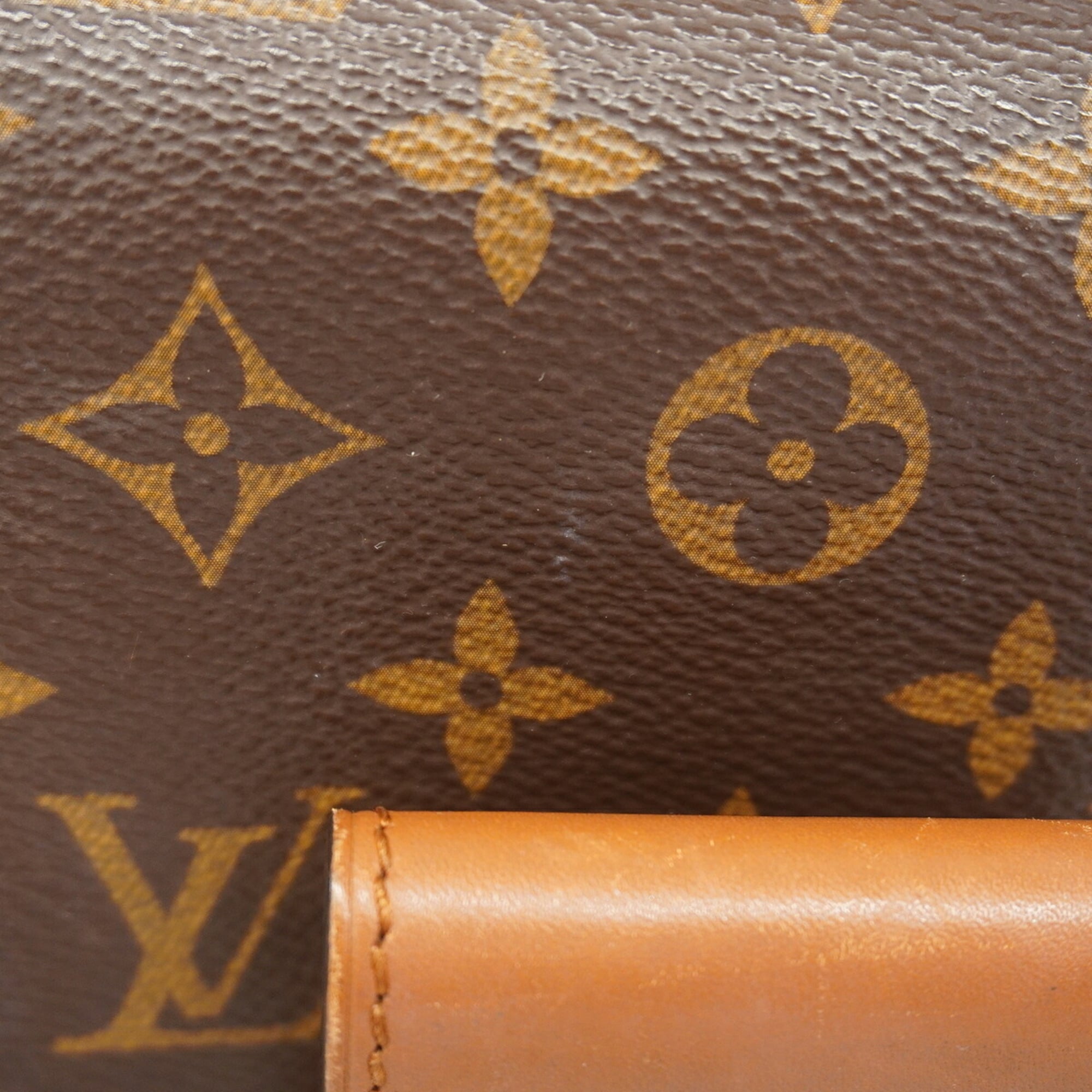 Louis Vuitton Brown Shoulder Bag (Pre-Owned)