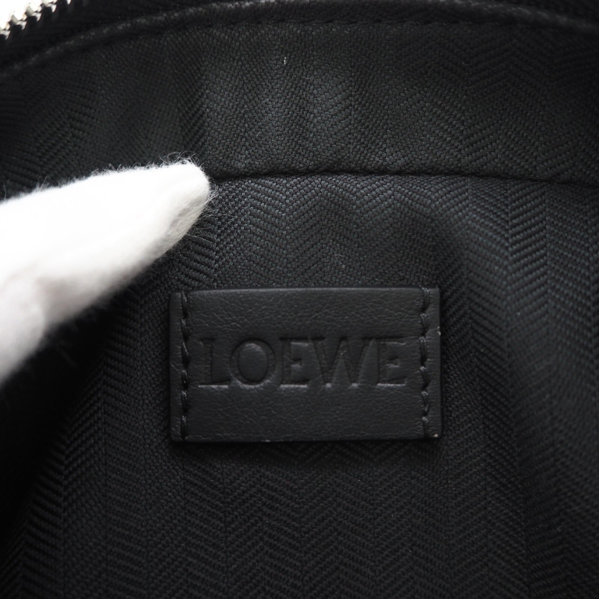 Loewe Black Leather Shoulder Bag (Pre-Owned)