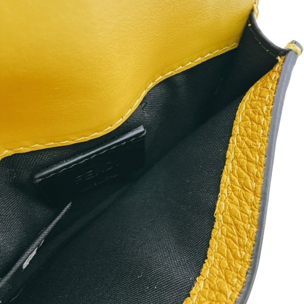 Fendi Baguette Yellow Leather Shoulder Bag (Pre-Owned)