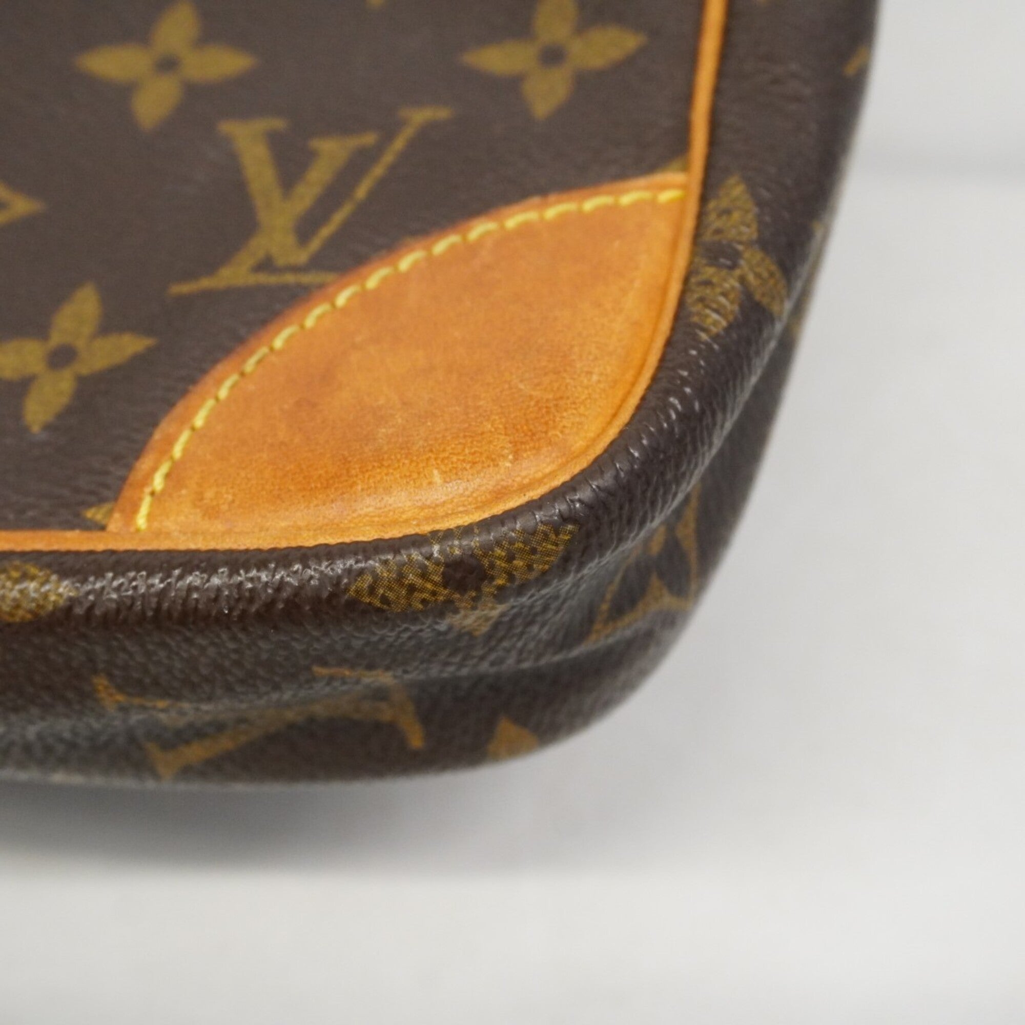 Louis Vuitton Brown Shoulder Bag (Pre-Owned)