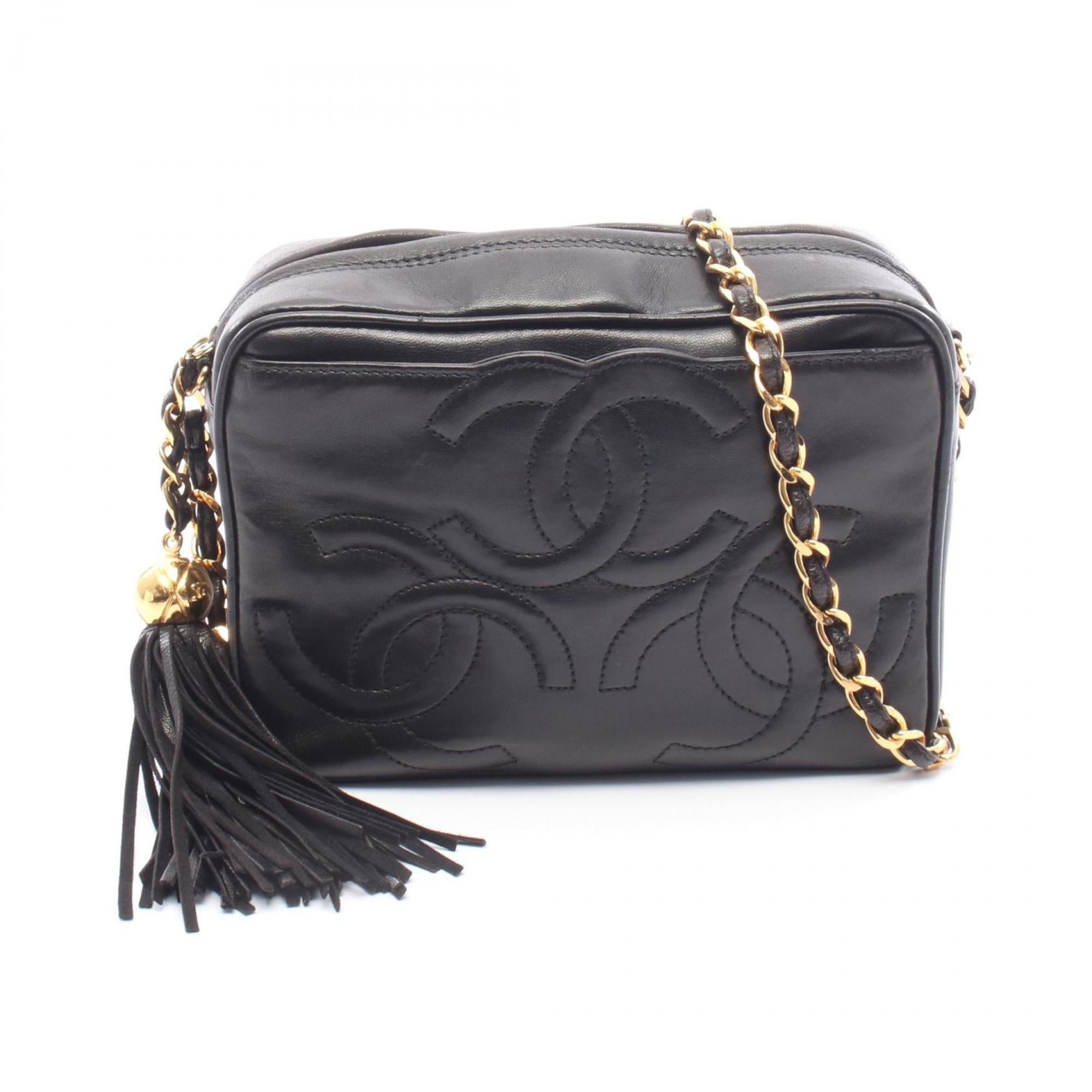Chanel Black Leather Shoulder Bag (Pre-Owned)