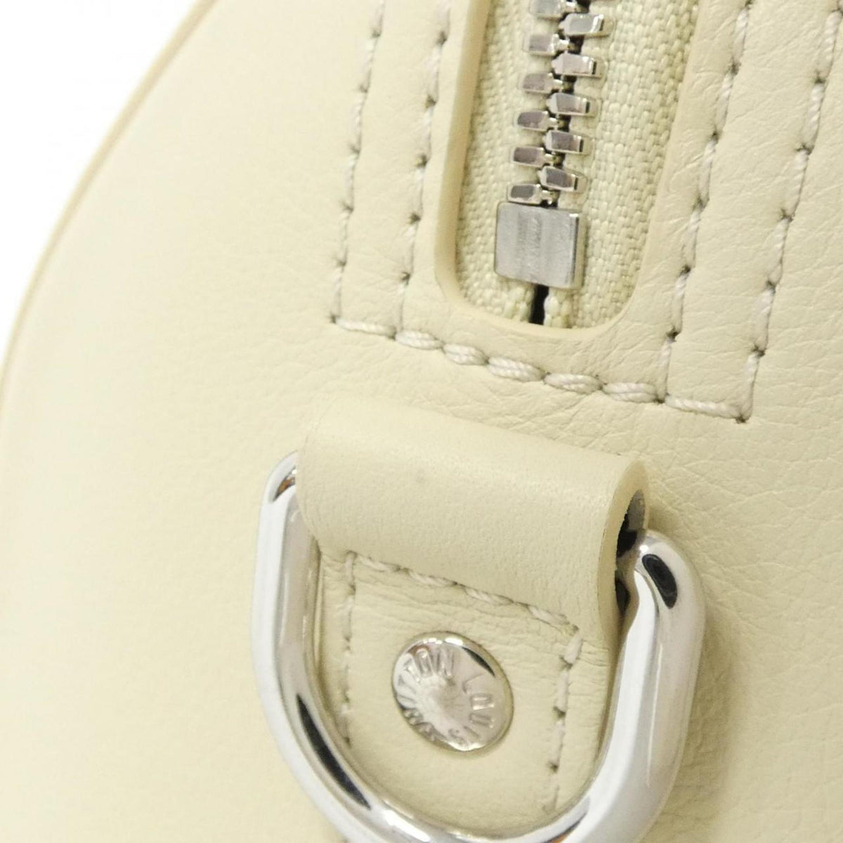 Louis Vuitton Beige Leather Shoulder Bag (Pre-Owned)