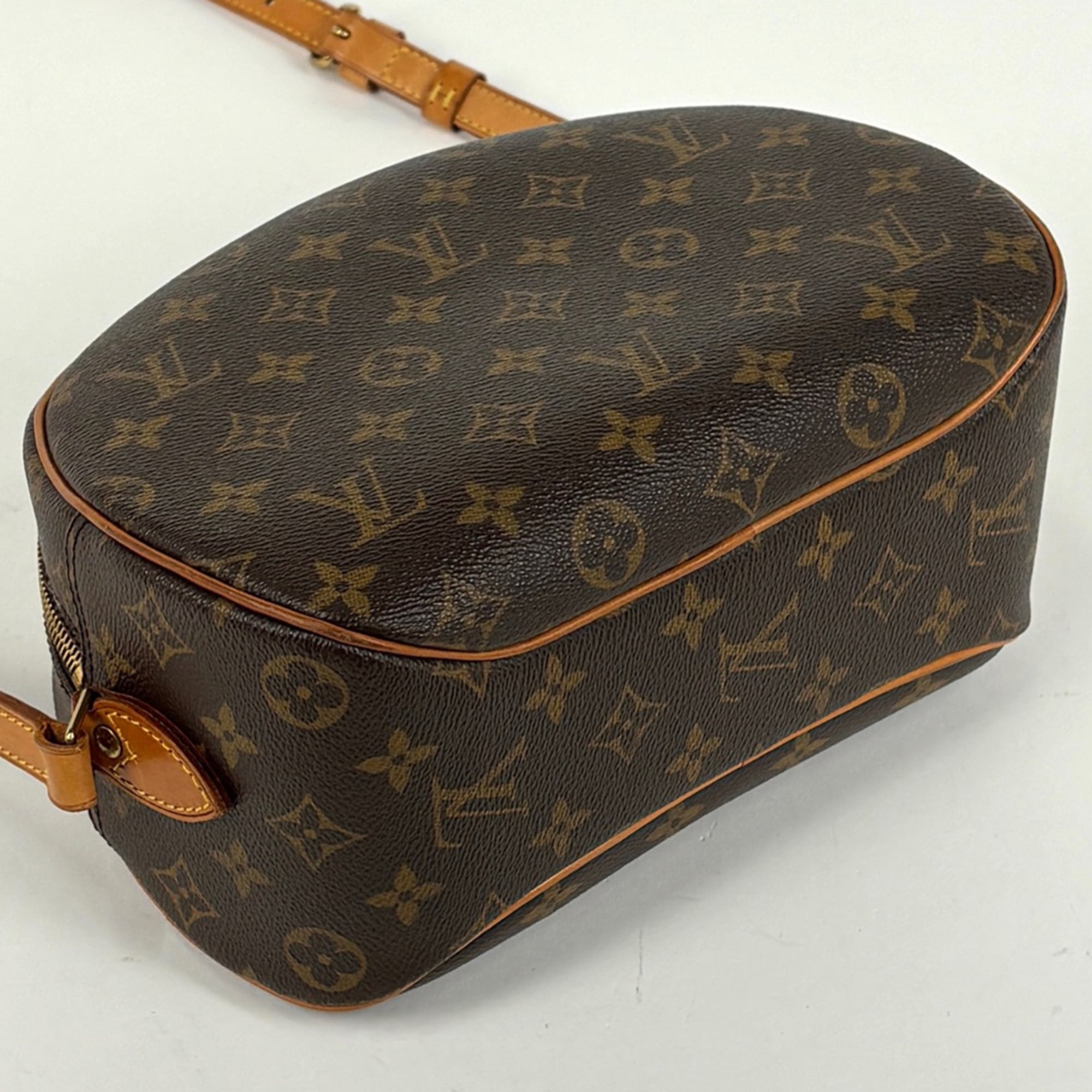 Louis Vuitton Brown Monogram Shoulder Bag (Pre-Owned)
