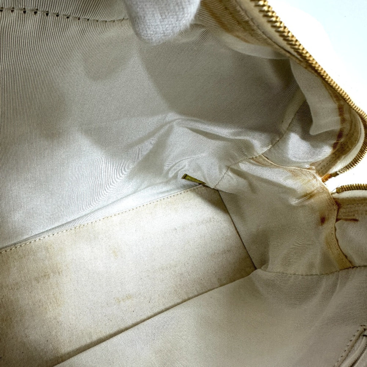 Chanel White Leather Handbag (Pre-Owned)