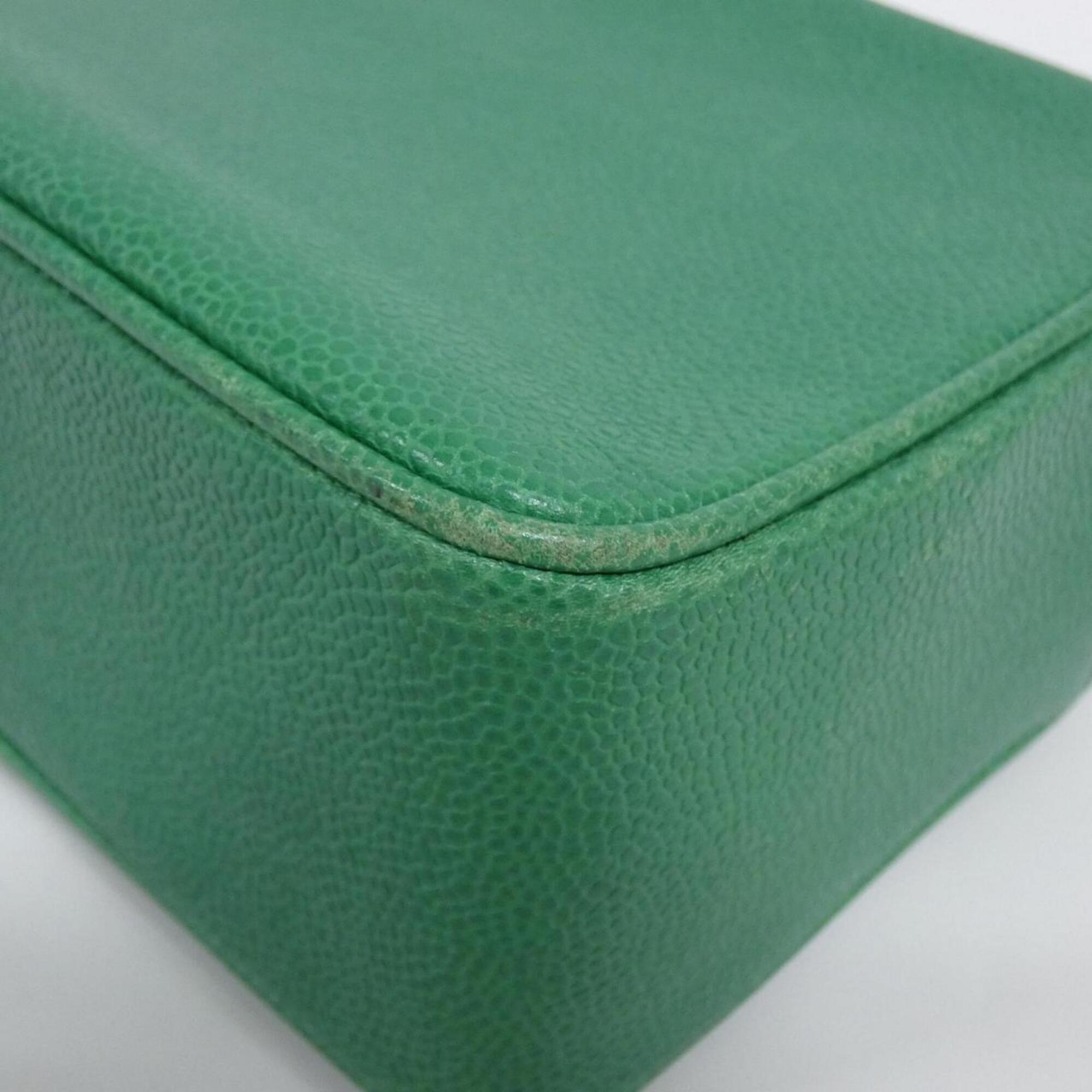 Chanel Green Shoulder Bag (Pre-Owned)