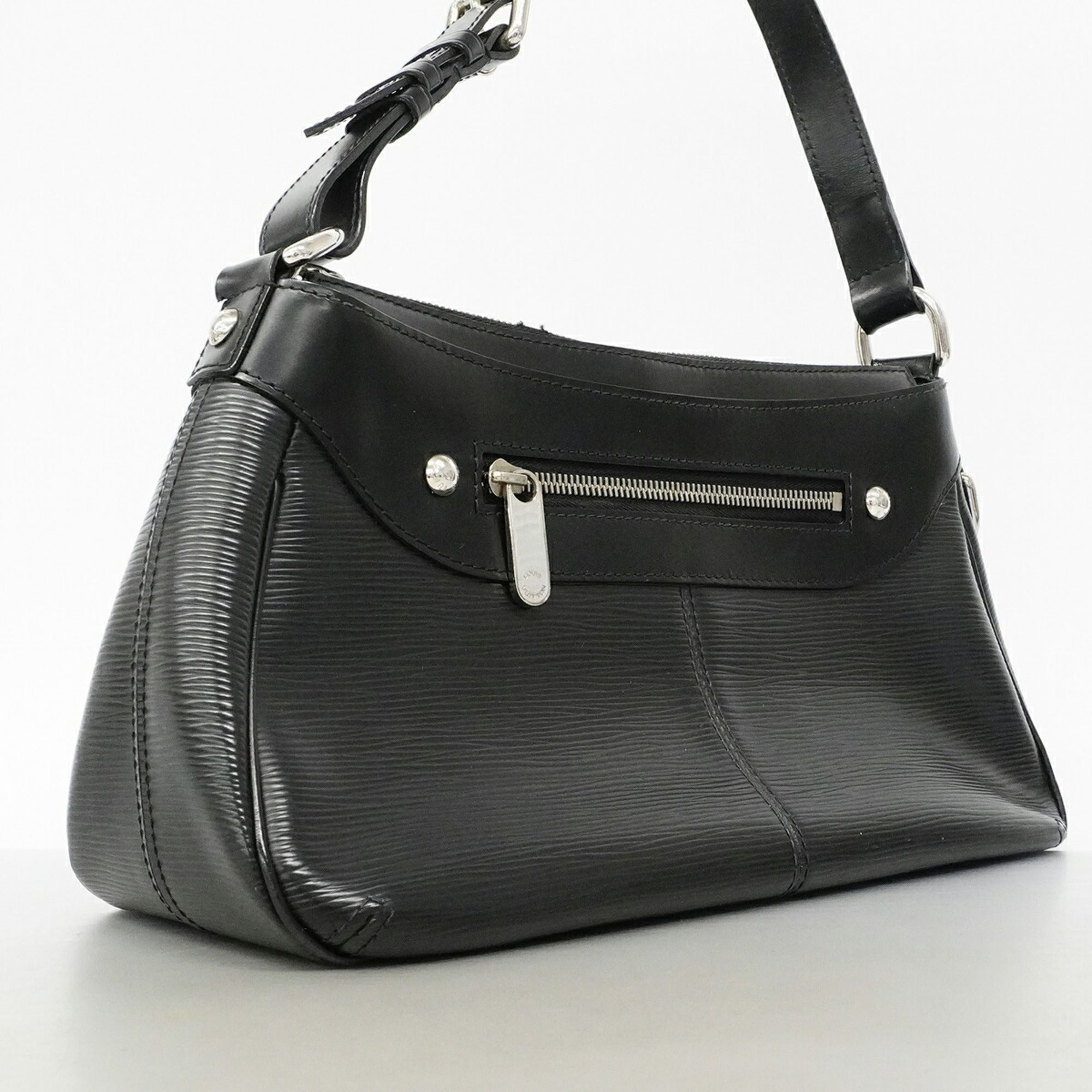 Louis Vuitton Noir Shoulder Bag (Pre-Owned)
