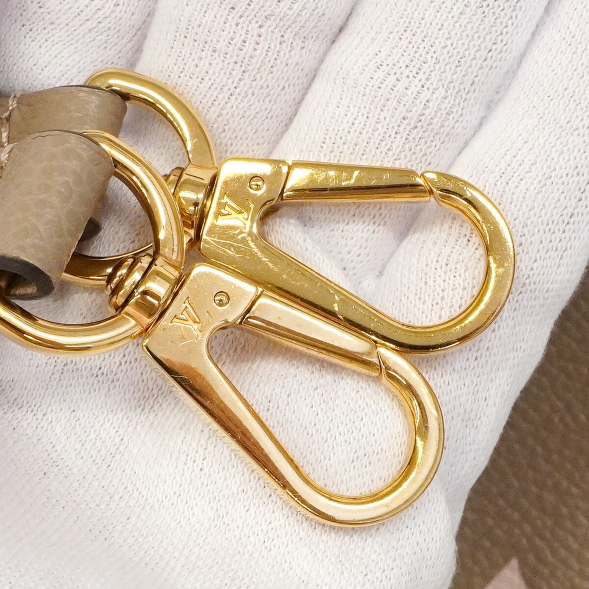 Louis Vuitton Cream Tourterelle Handbag (Pre-Owned)