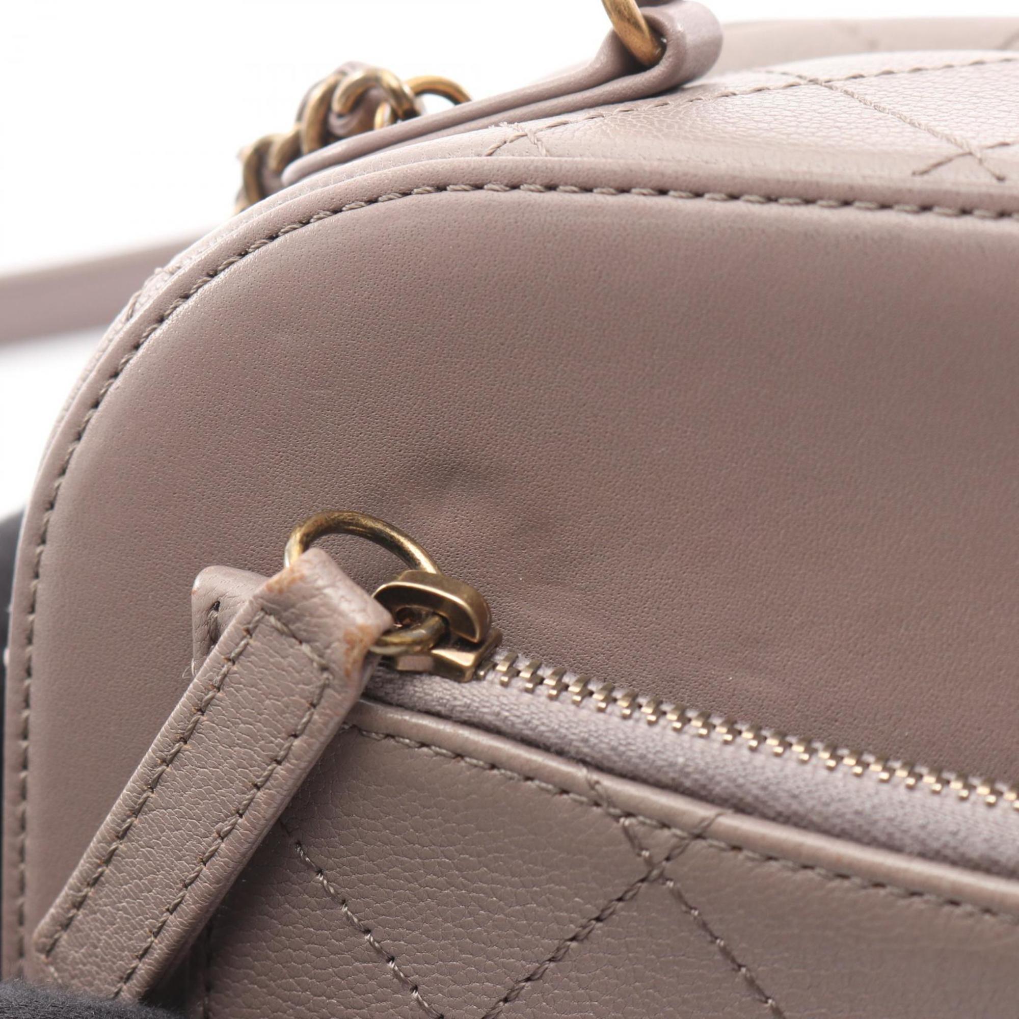 Chanel Gray Leather Shoulder Bag (Pre-Owned)