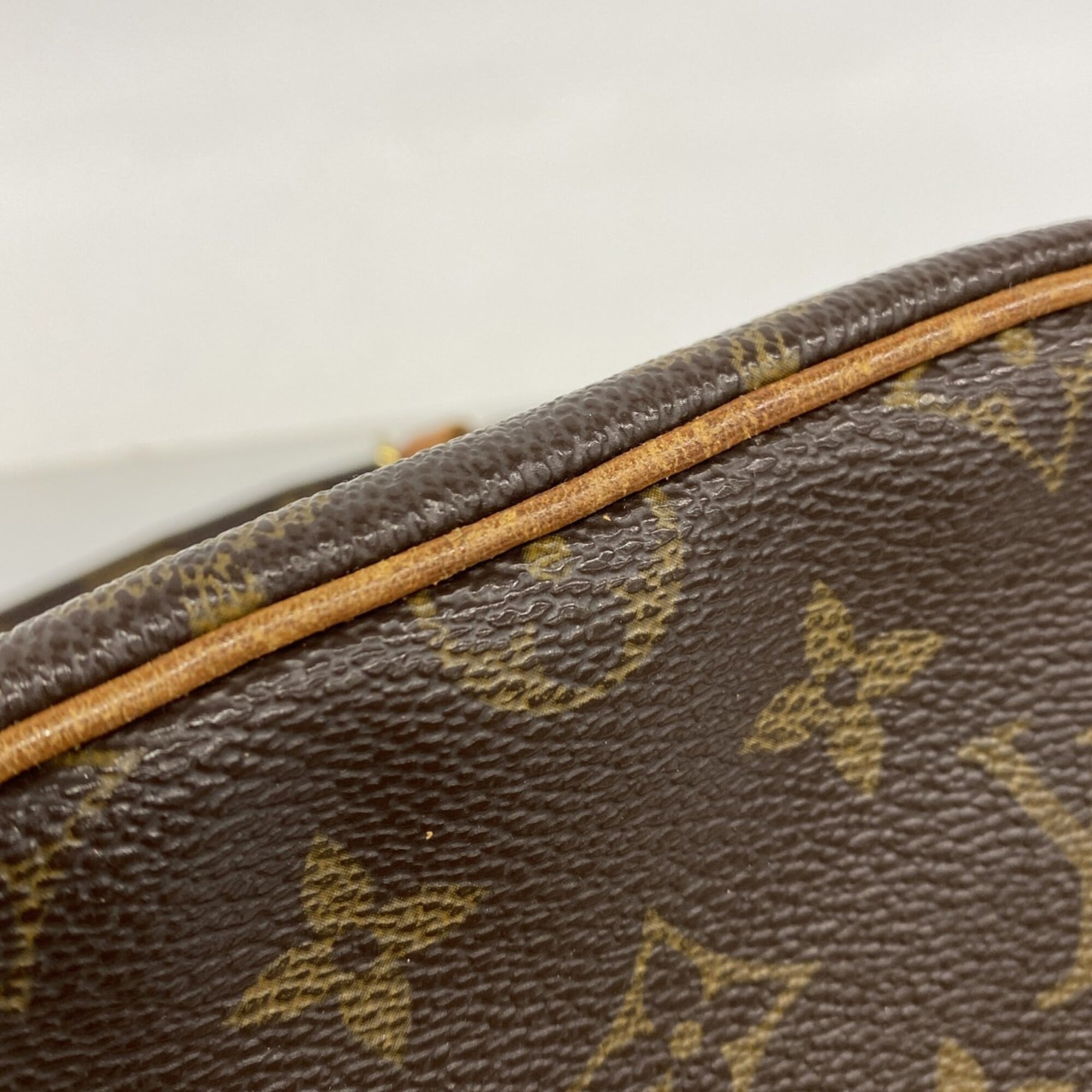 Louis Vuitton Brown Shoulder Bag (Pre-Owned)