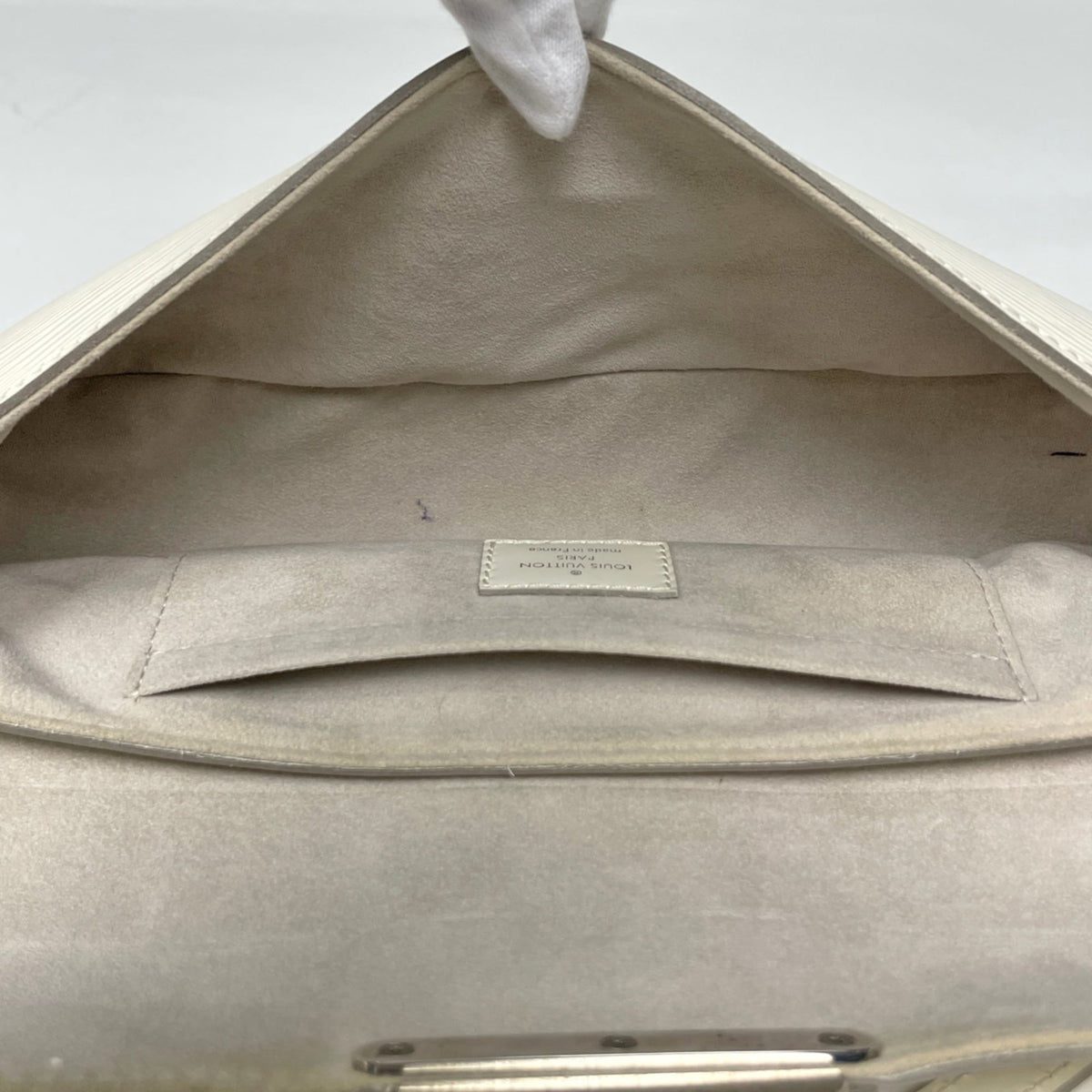 Louis Vuitton Epi Lv Off White White Epi Leather Pochette Shoulder Bag (Pre-Owned)