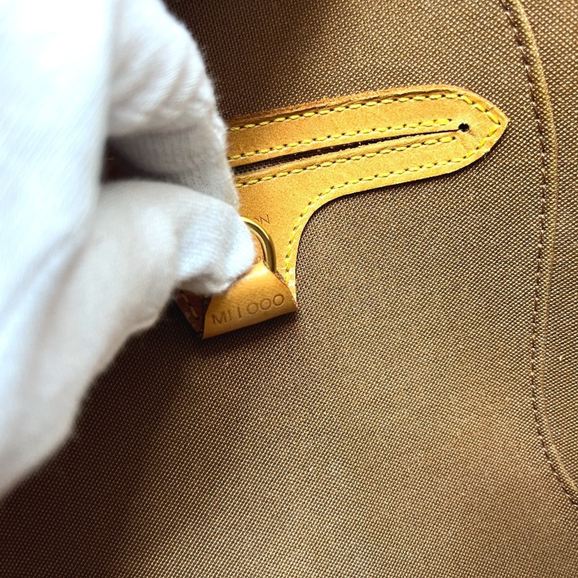 Louis Vuitton Brown Monogram Canvas Handbag (Pre-Owned)